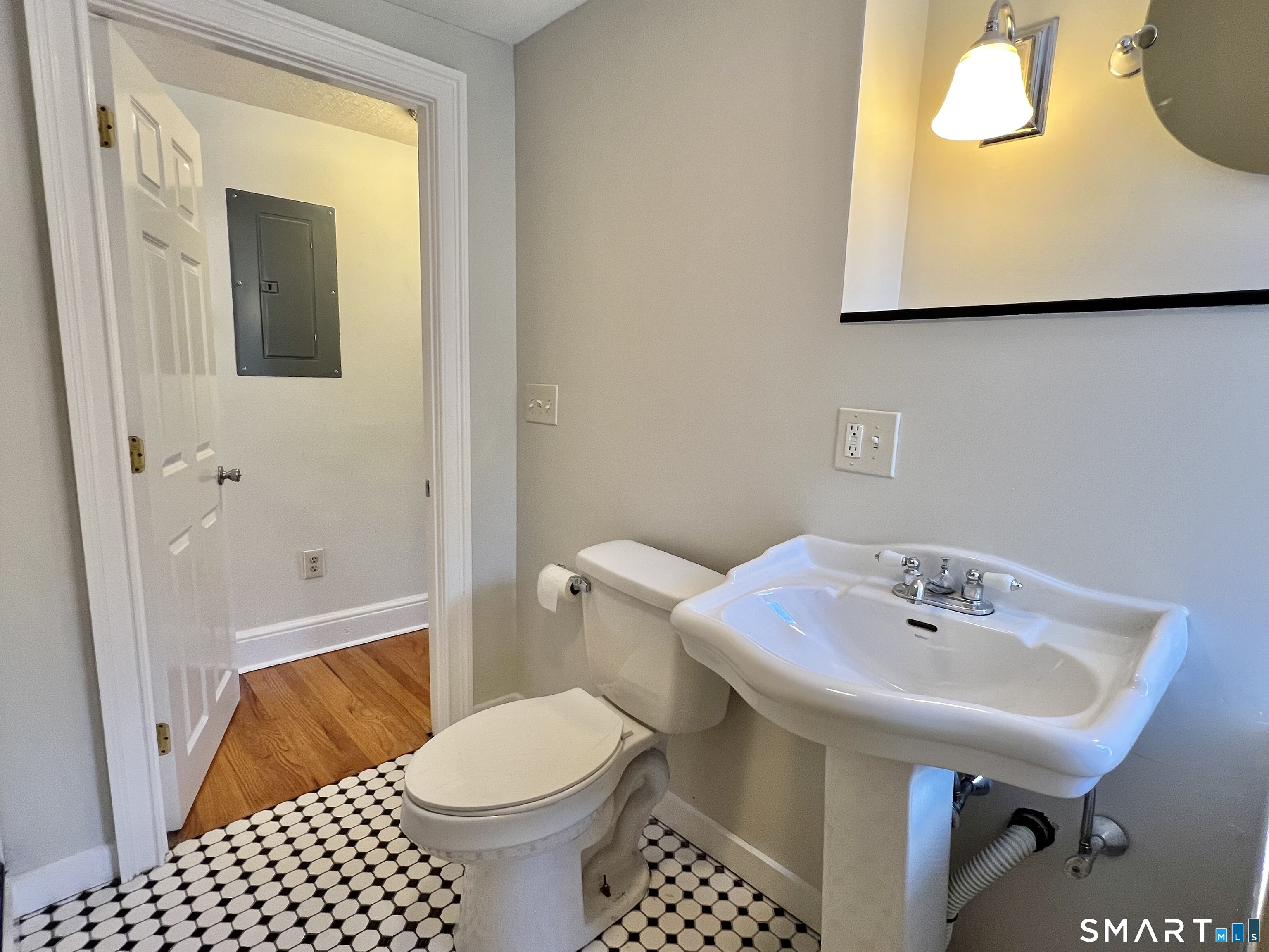 1596 Main 2nd Floor Street Property Photo 10