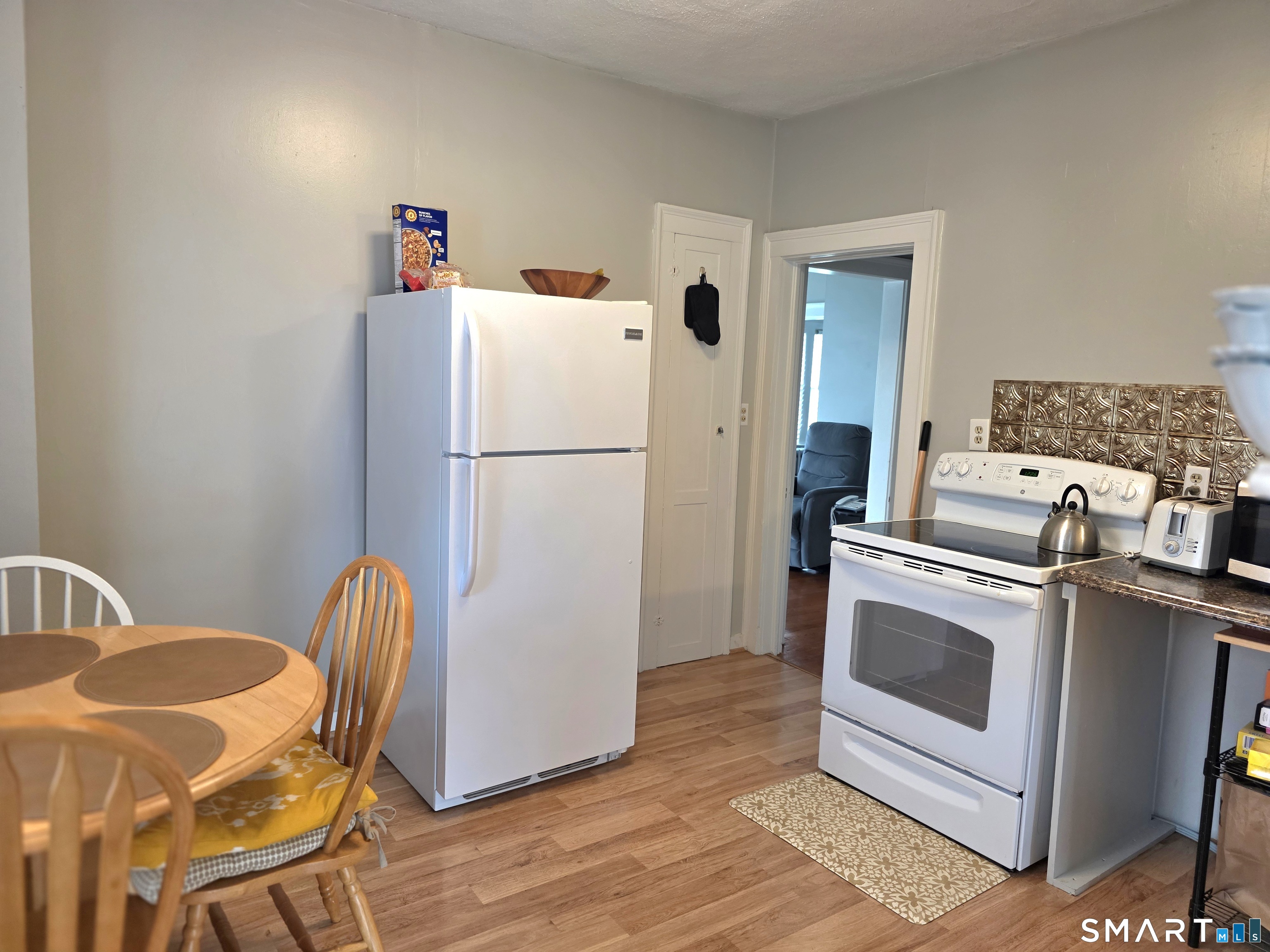 40 Englewood Avenue Property Photo 5