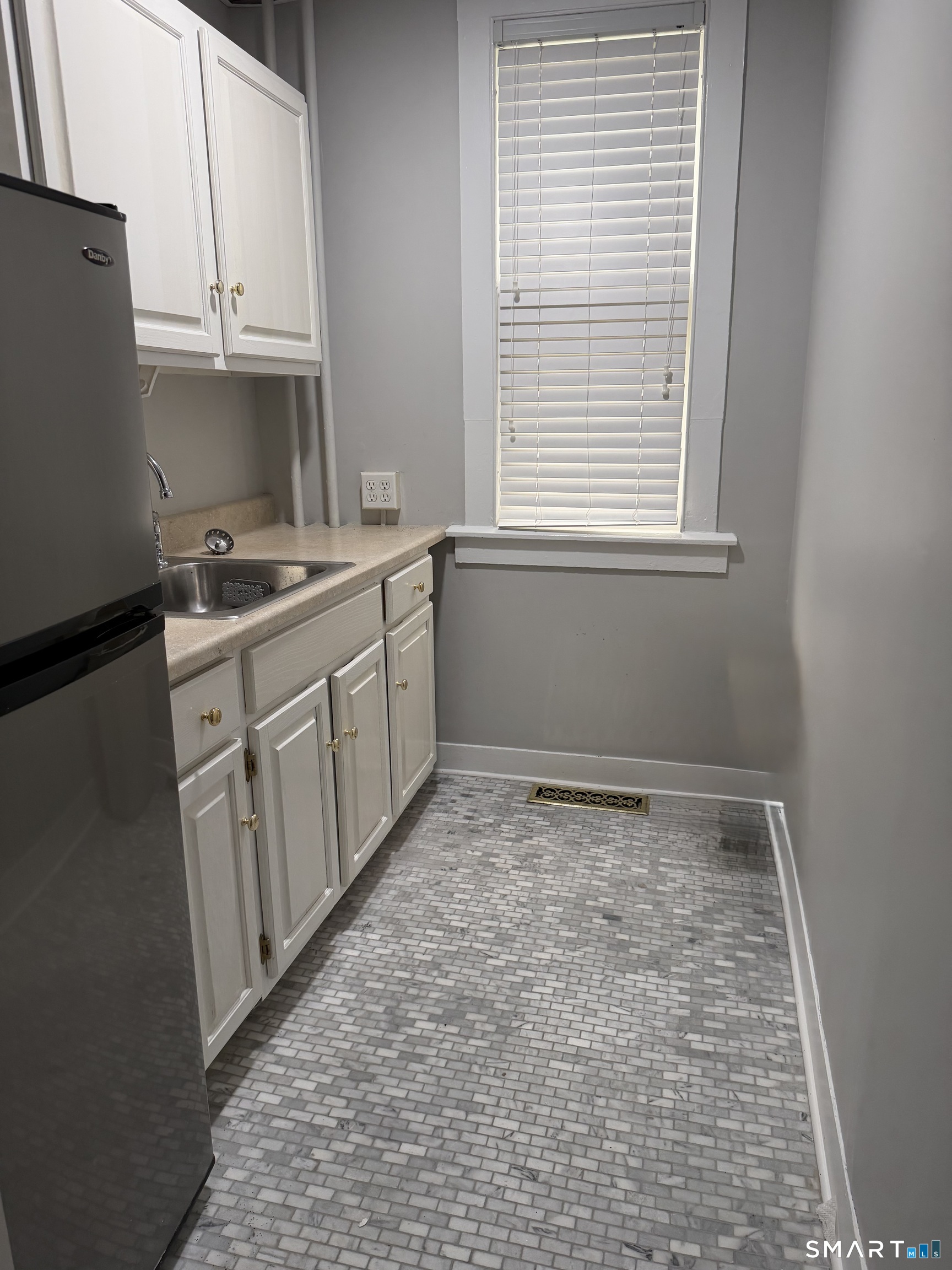21 Holmes 1st Floor Avenue Property Photo 8