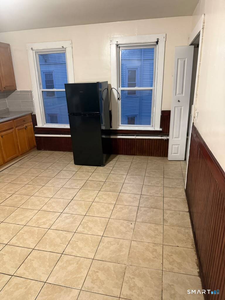 727 East Street Property Photo 4