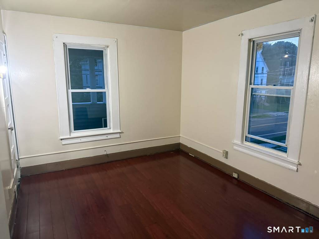 727 East Street Property Photo 8