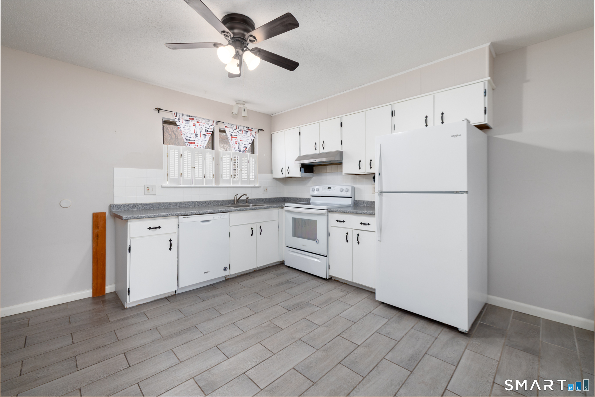184 Kaynor D Drive Property Photo 4