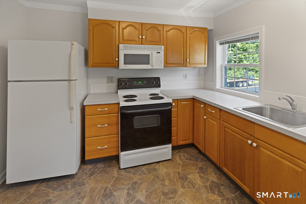 2 Sterling 2 Drive Property Photo 8