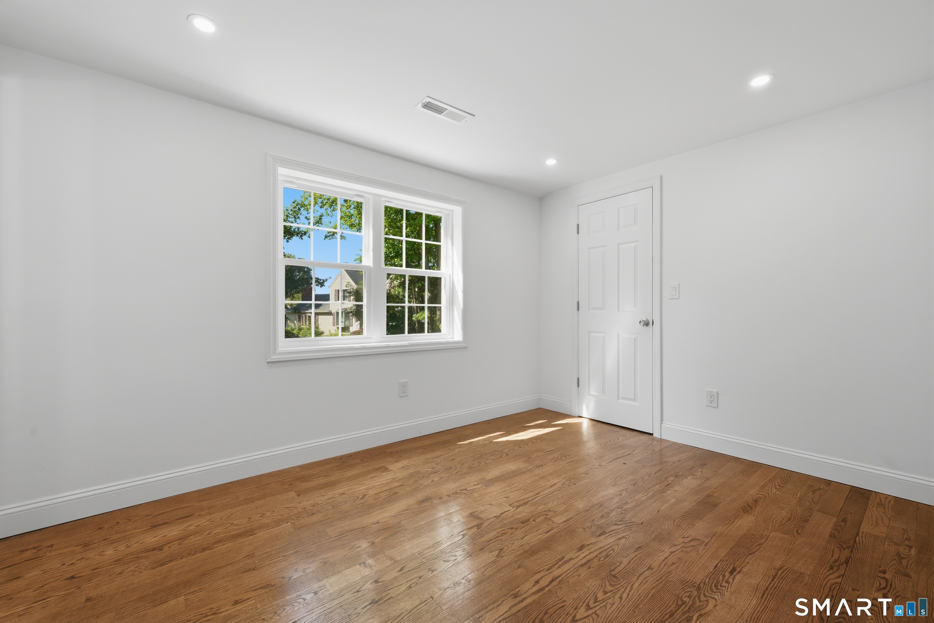 299 Main West Street Property Photo 18