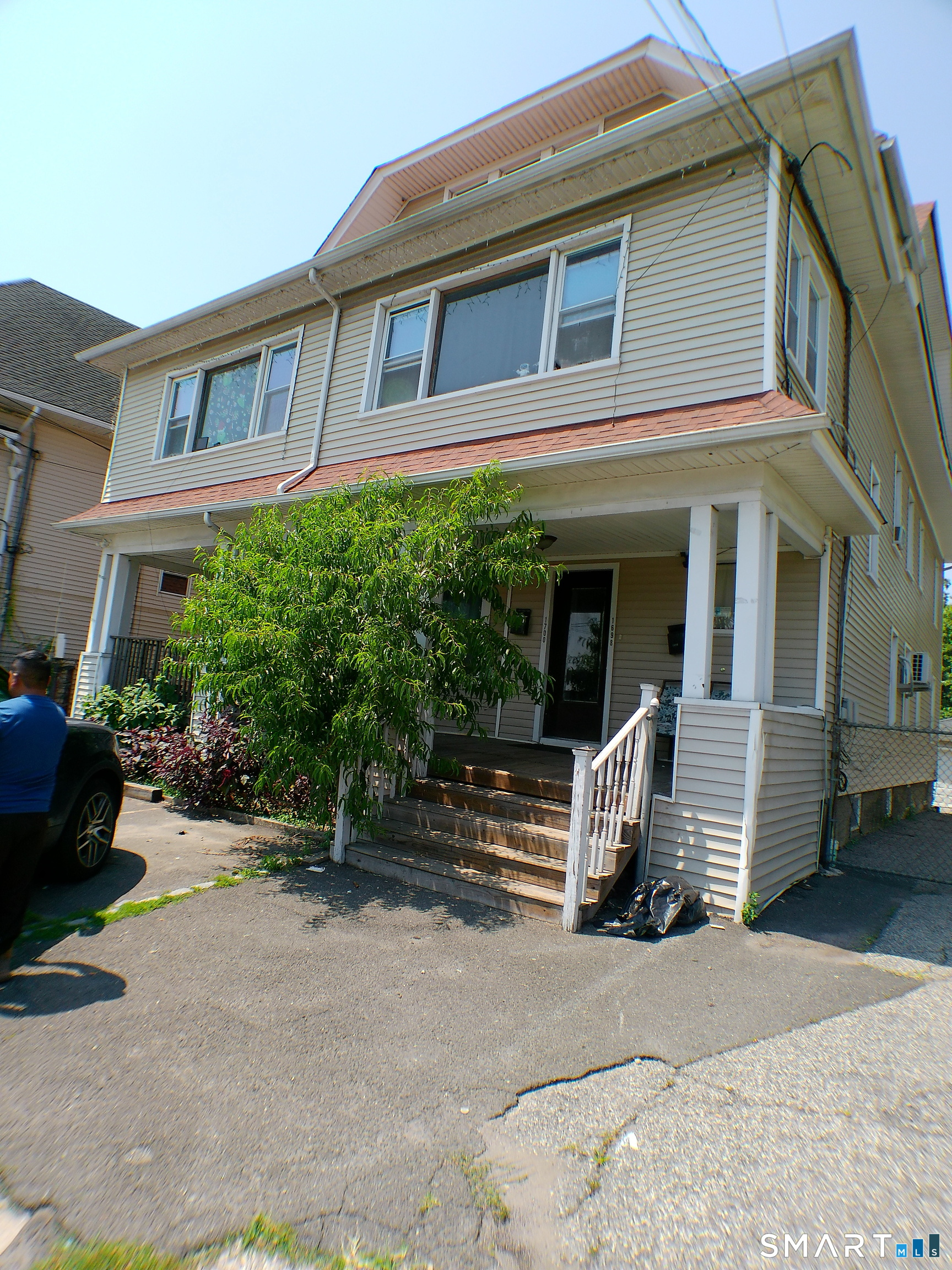 1698 North 3 Avenue Property Photo 1