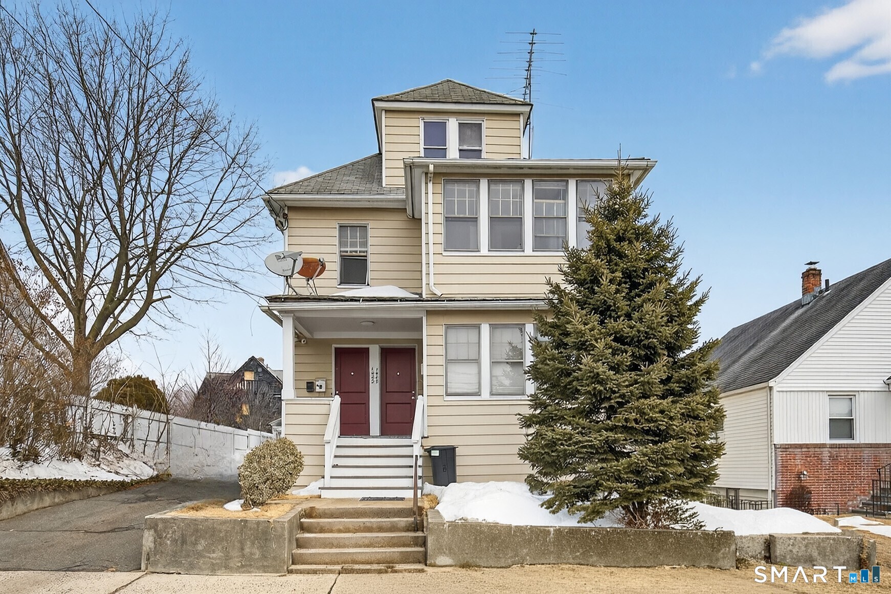 1440 Wood Avenue Property Photo 1
