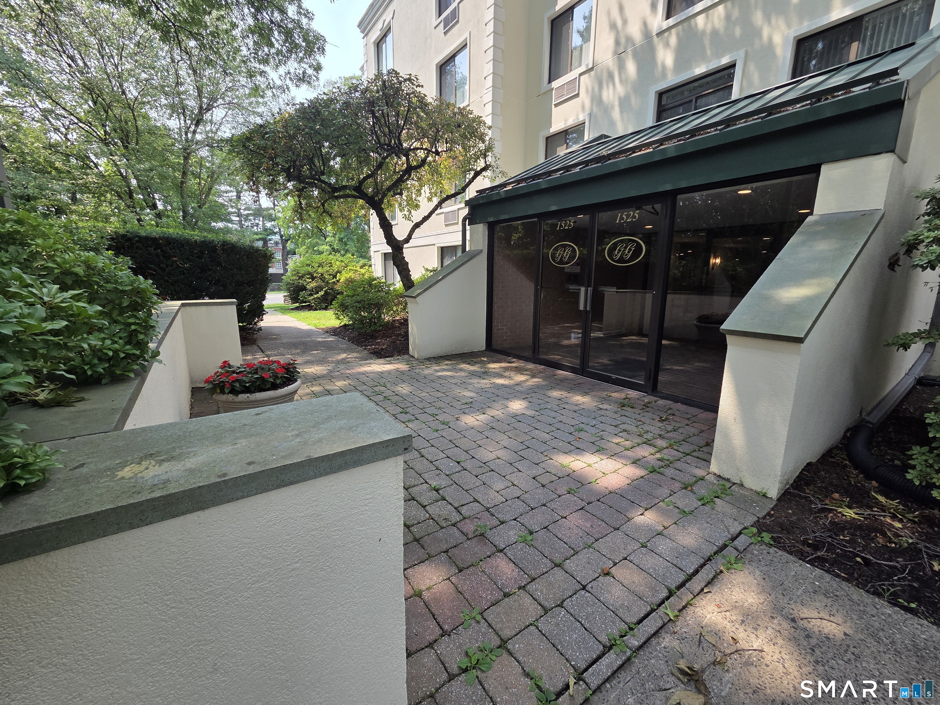 1525 Putnam East 201 Avenue Property Photo 1