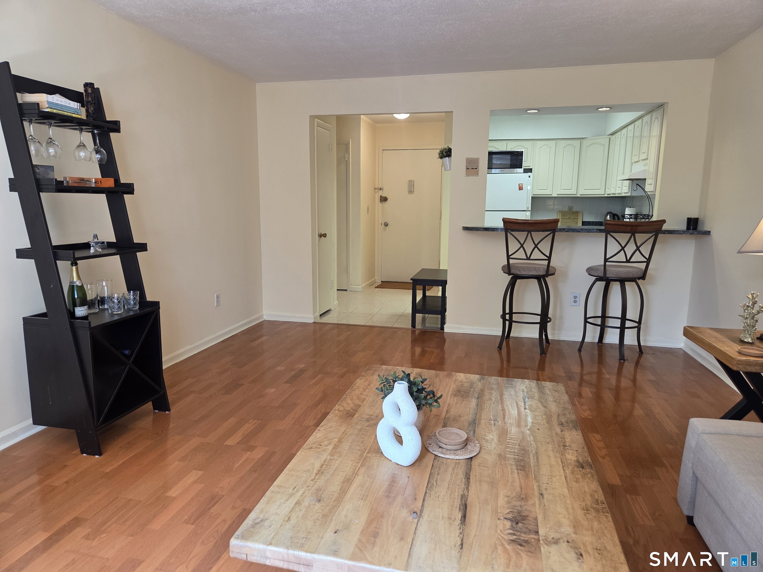 1525 Putnam East 201 Avenue Property Photo 4