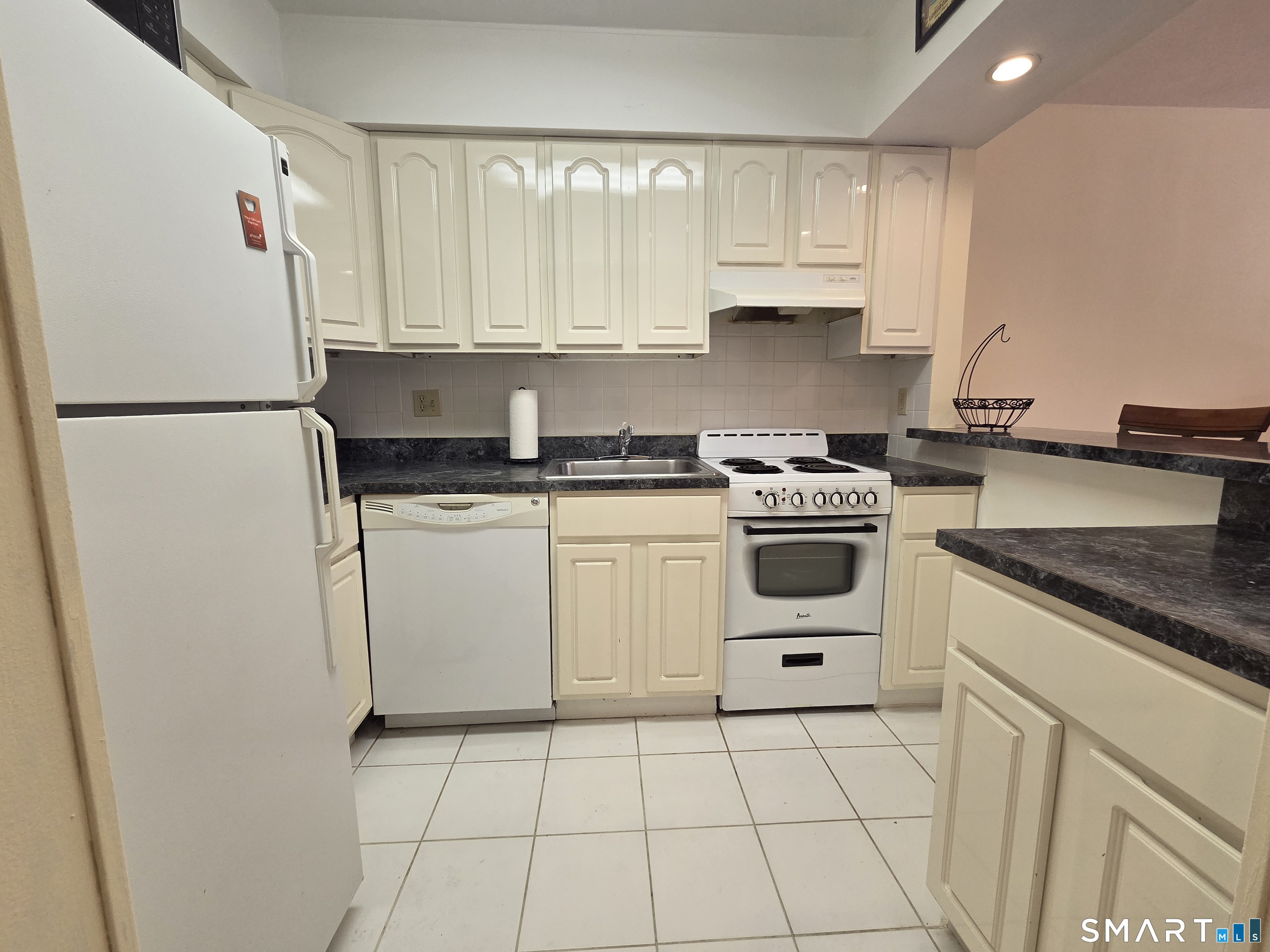 1525 Putnam East 201 Avenue Property Photo 7