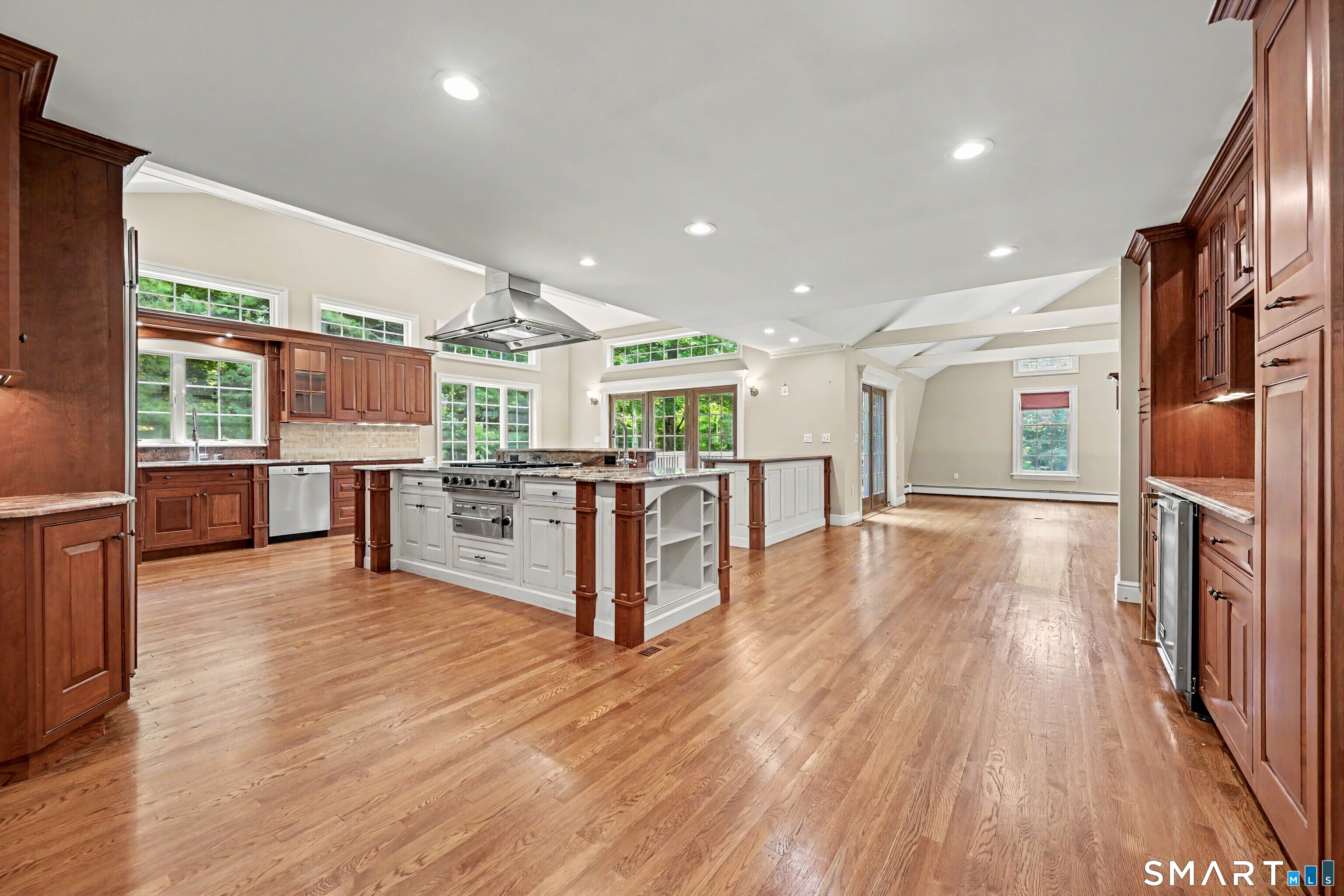 8 Indian Rock Place Property Photo 3