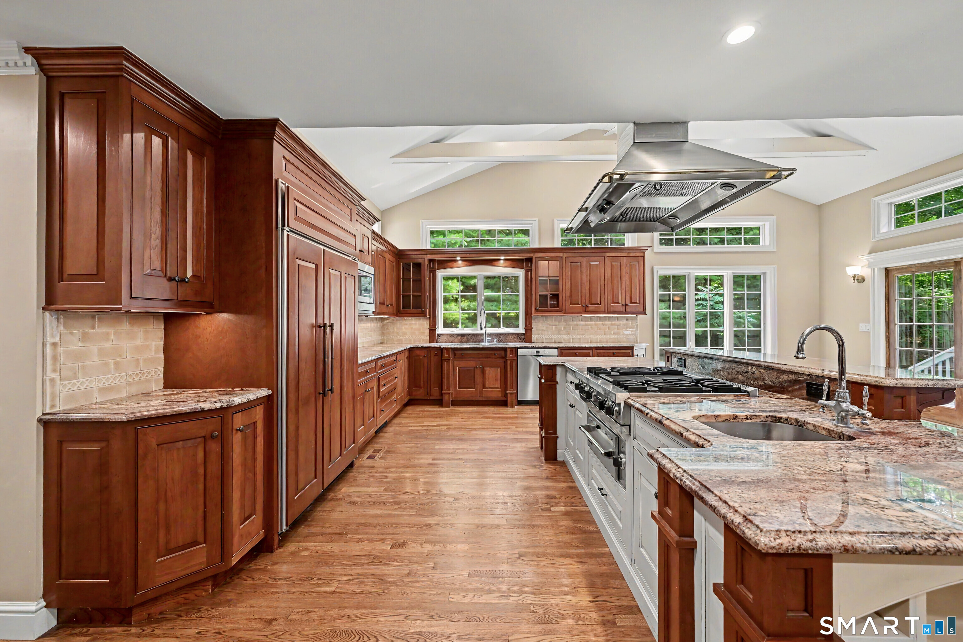8 Indian Rock Place Property Photo 6