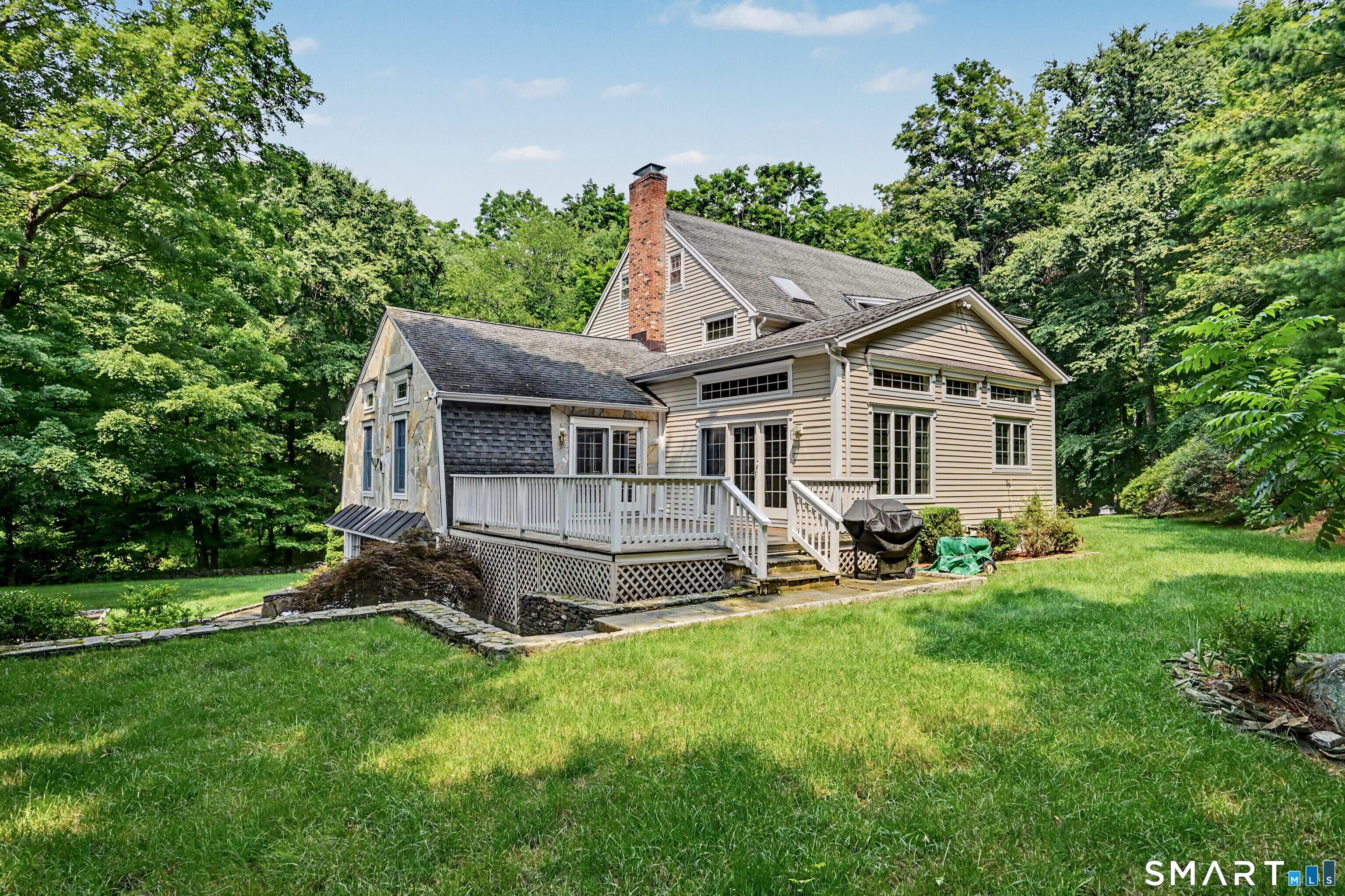 8 Indian Rock Place Property Photo 7