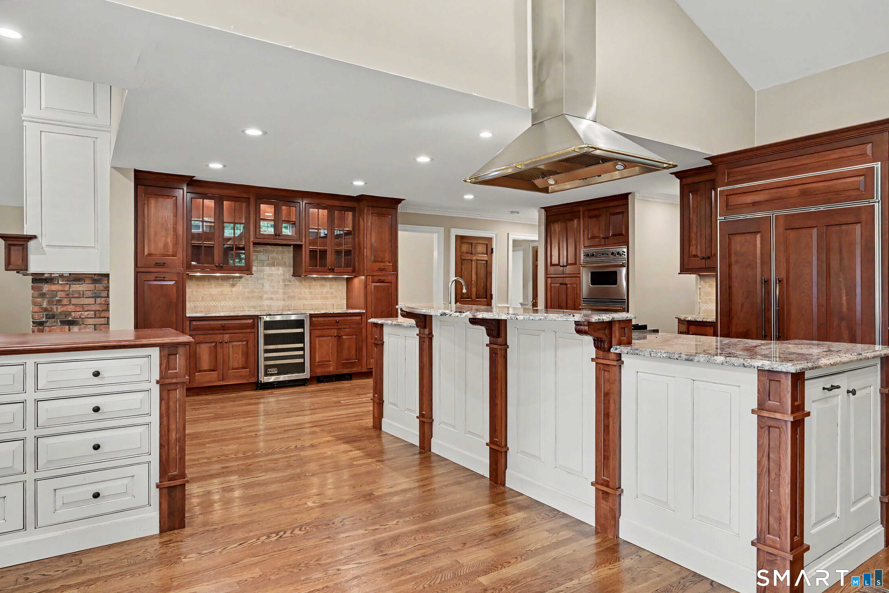 8 Indian Rock Place Property Photo 9