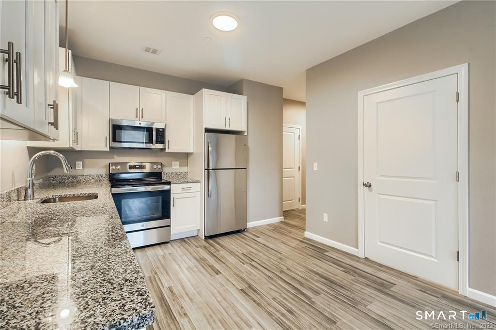 9 Steele 306 Boulevard Property Photo 1