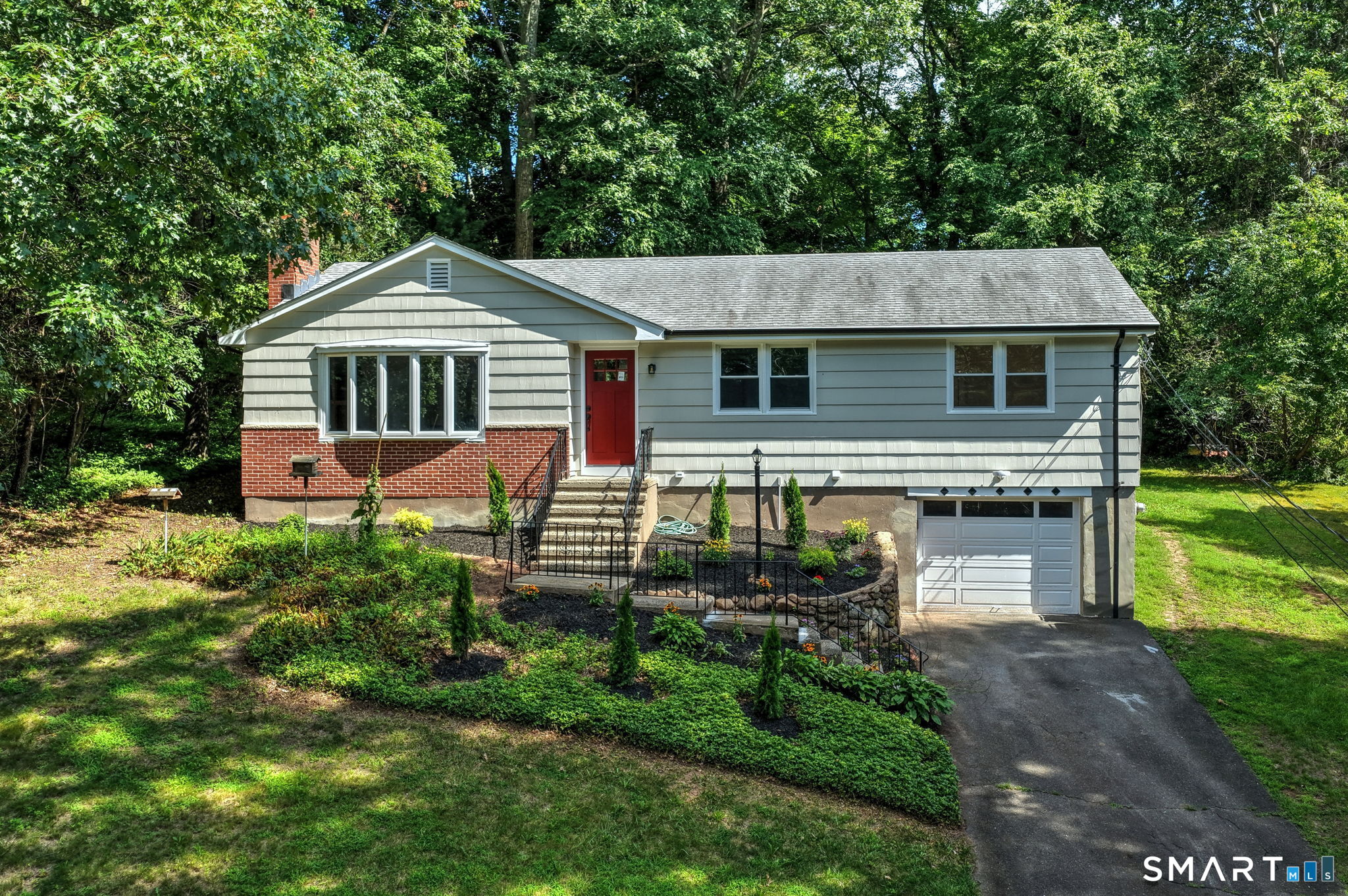 46 Forest North Court Property Photo 1