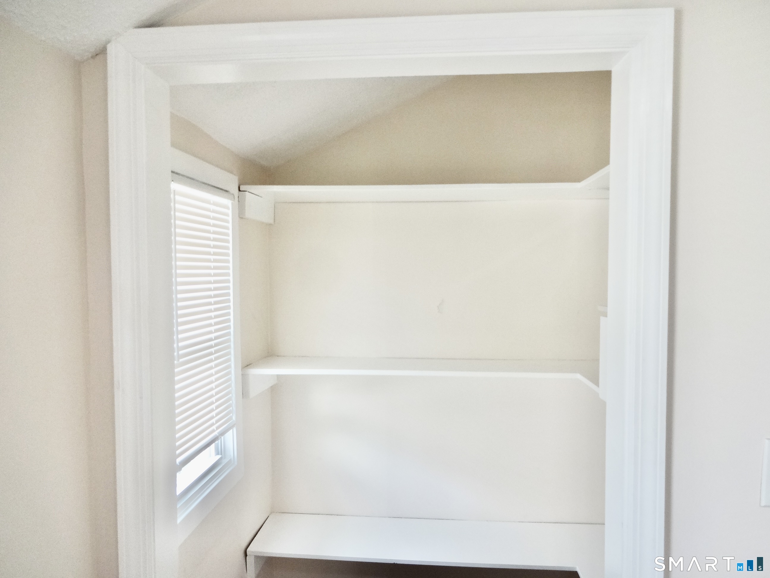 518 Midland 3rd Floor Avenue Property Photo 15