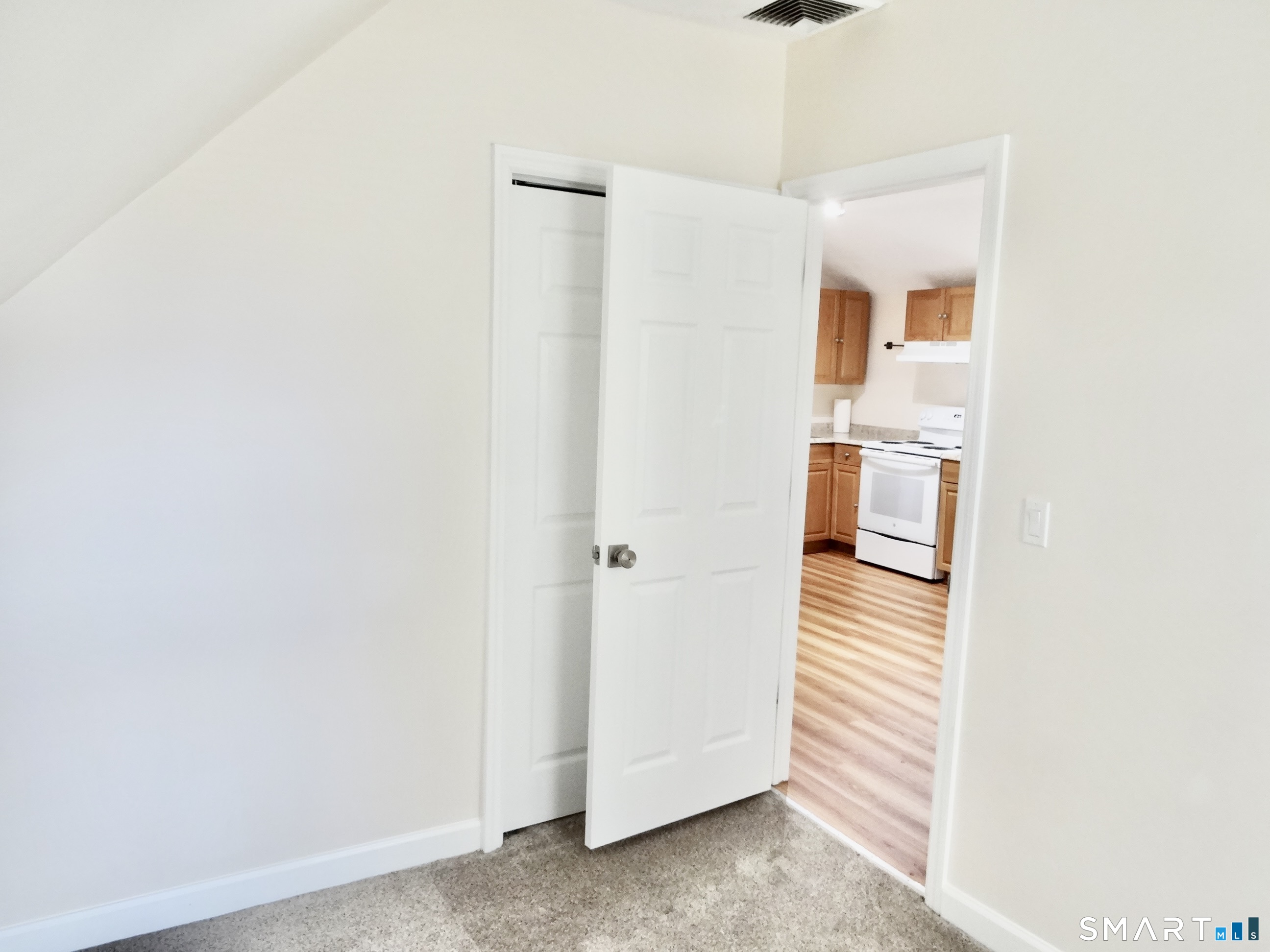 518 Midland 3rd Floor Avenue Property Photo 21