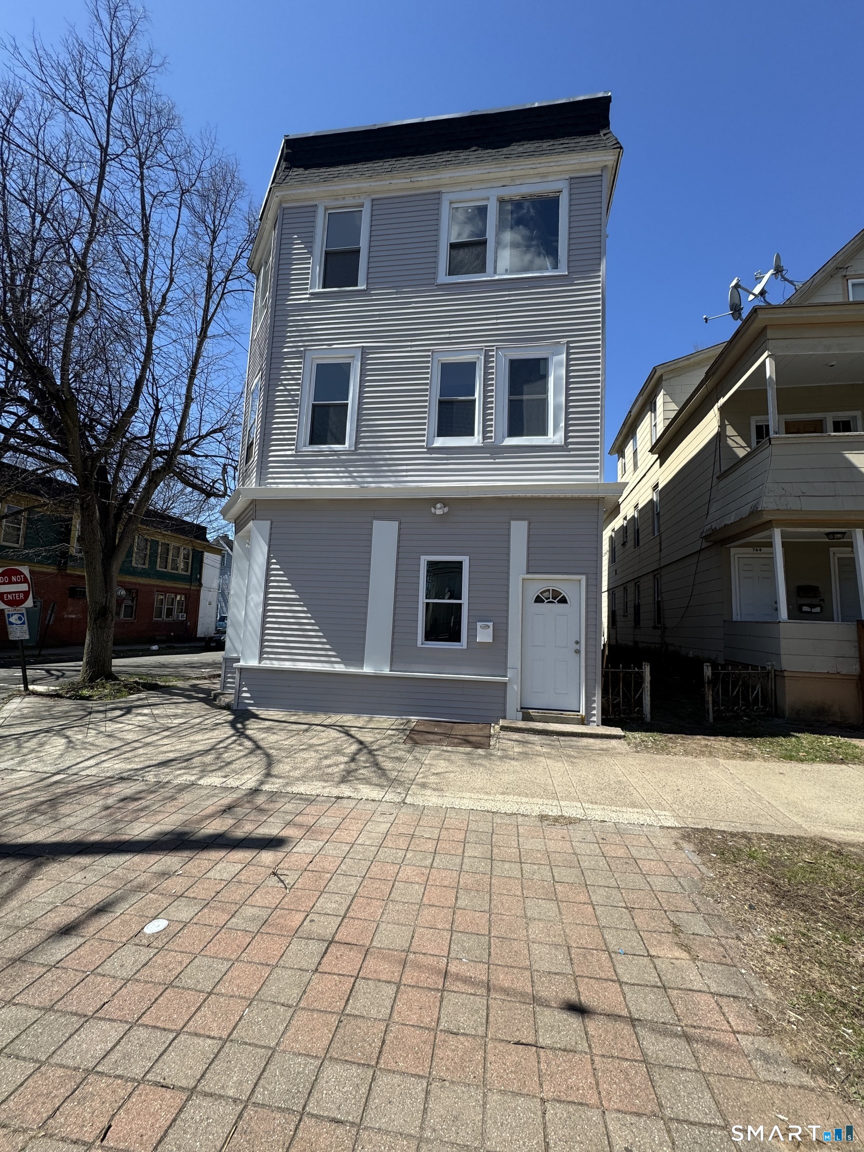 740 Dixwell 1f Avenue Property Photo 1