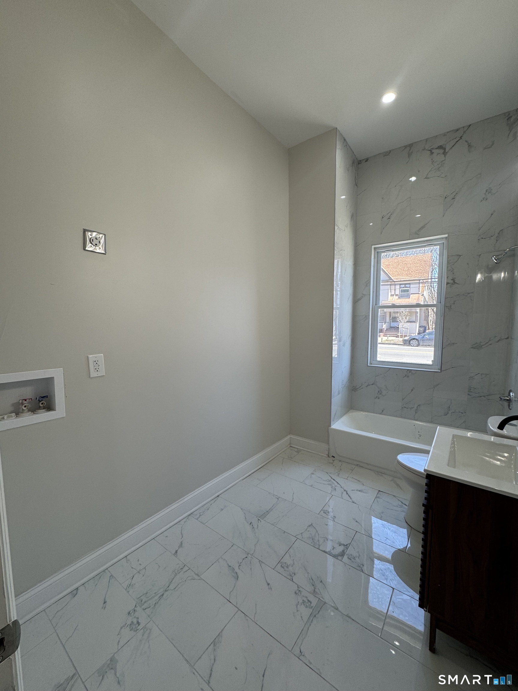 740 Dixwell 1f Avenue Property Photo 7