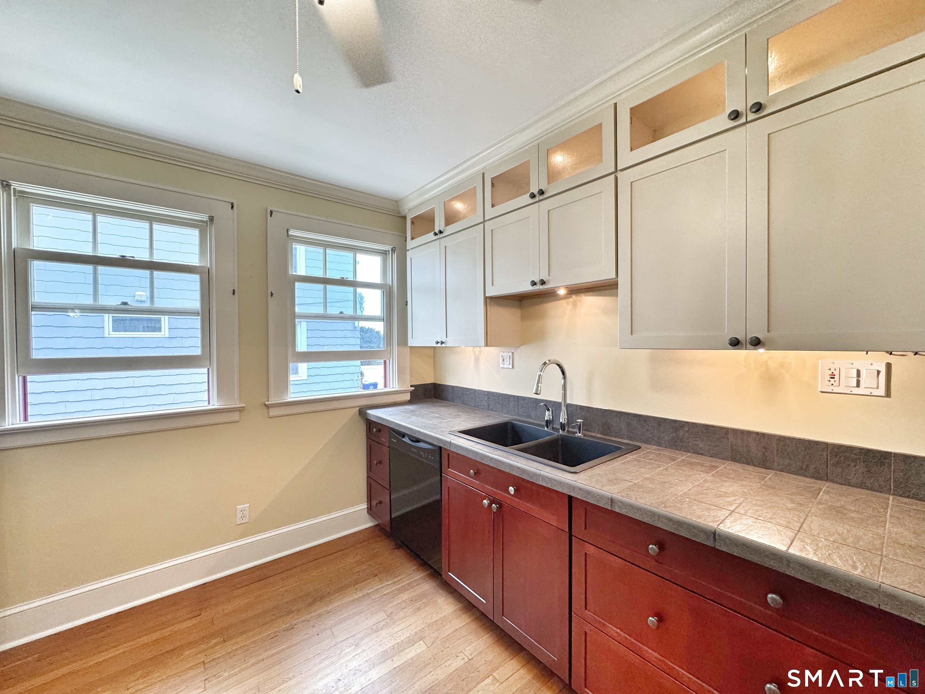 14 Woodbury 1 Avenue Property Photo 1