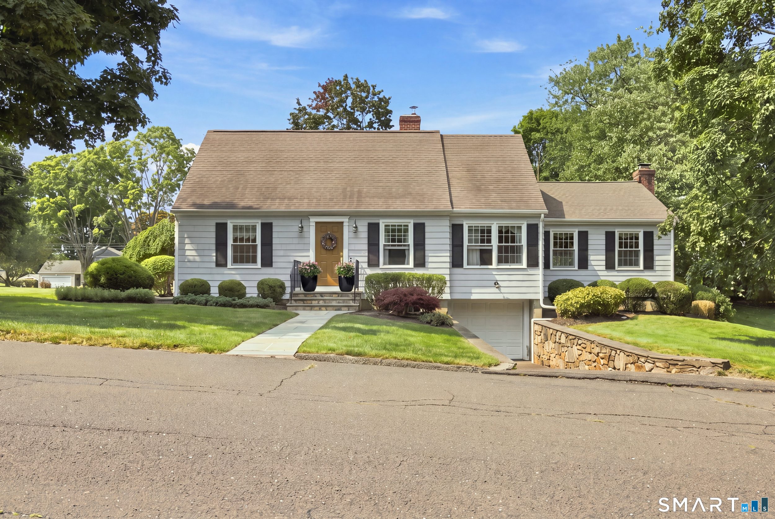 16 Sunrise Avenue Property Photo 1