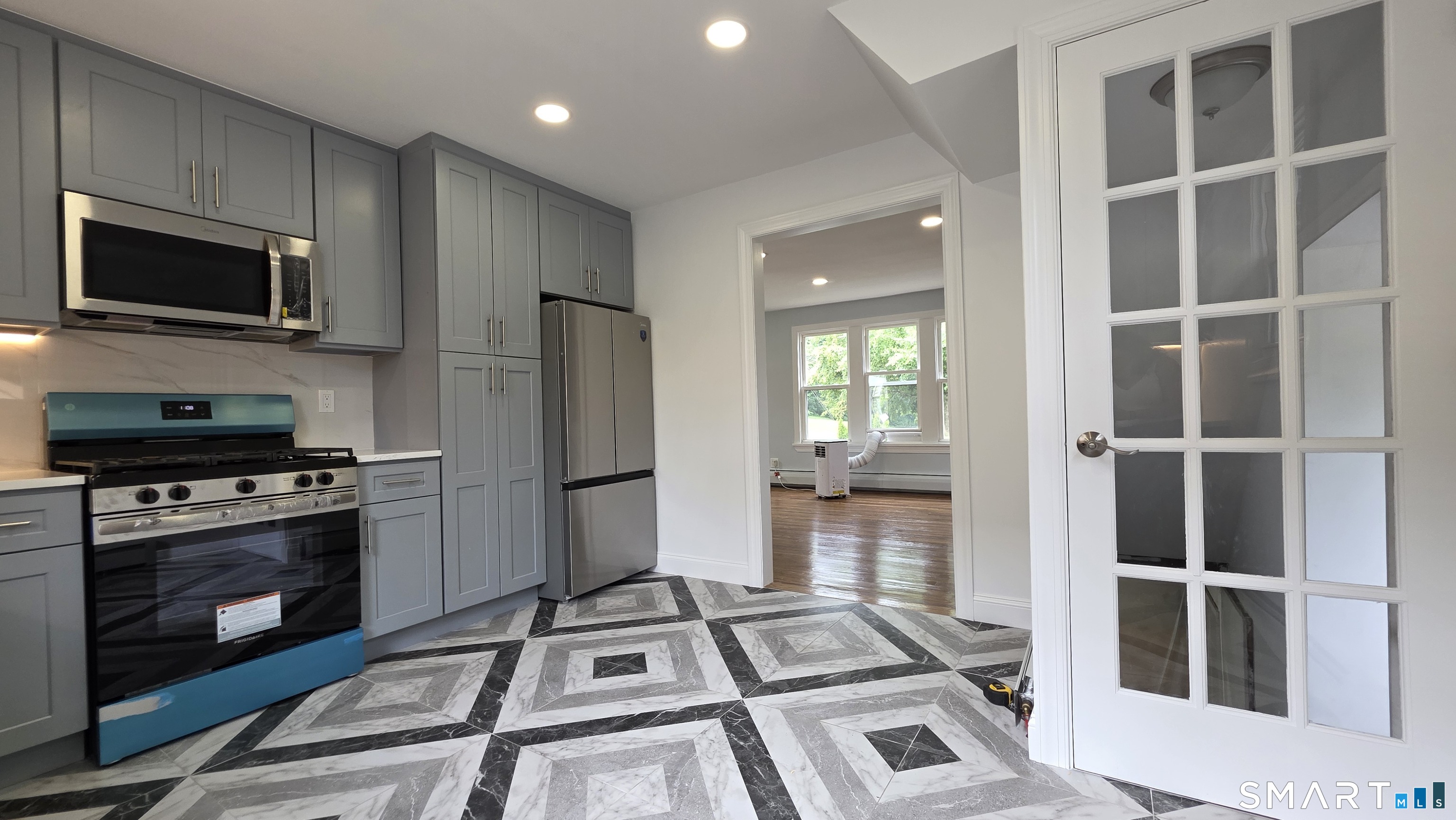 782 Center Street Property Photo 4