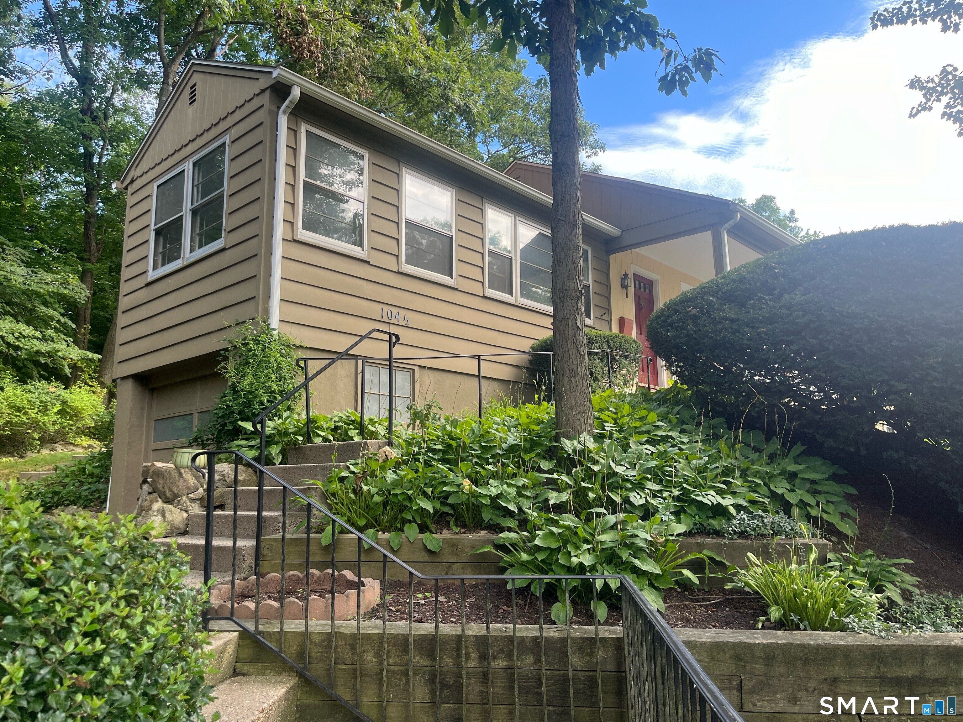 104 1/2 Ledgebrook 104h Drive Property Photo 1