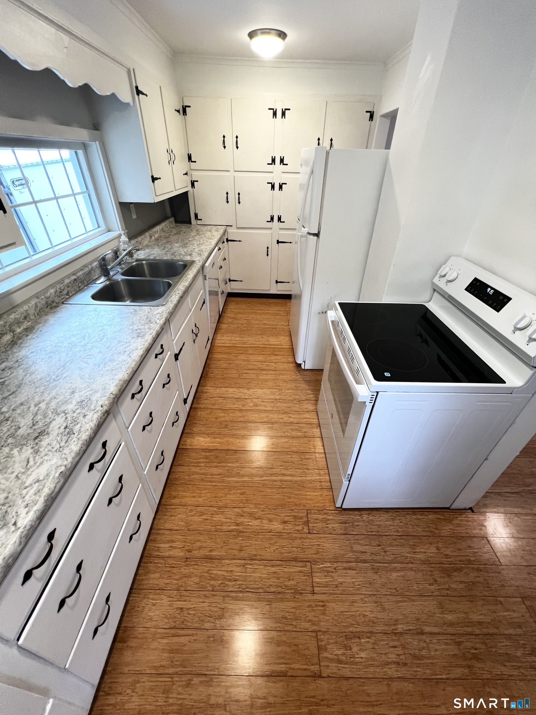 128 East 1 Street Property Photo 10