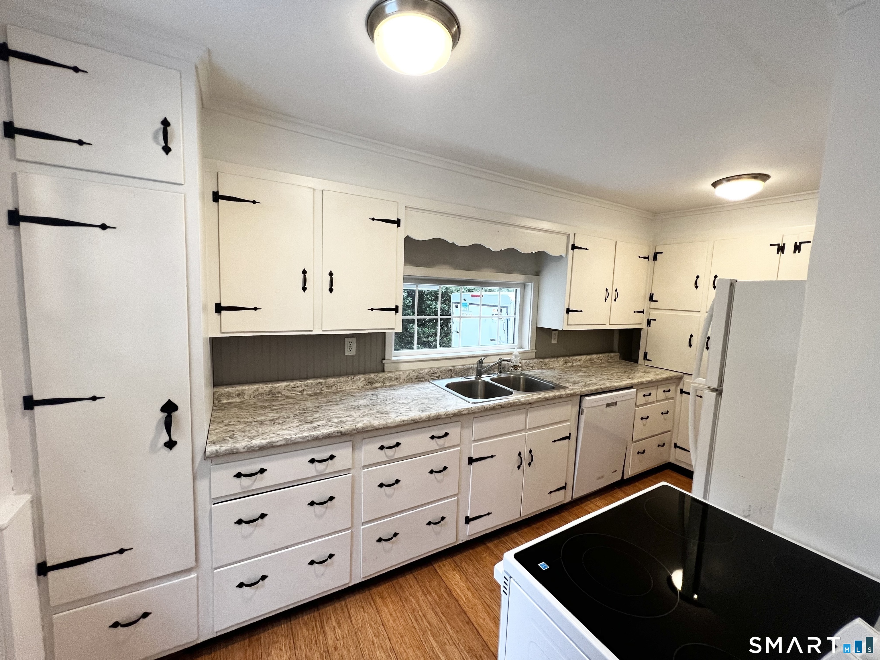 128 East 1 Street Property Photo 11