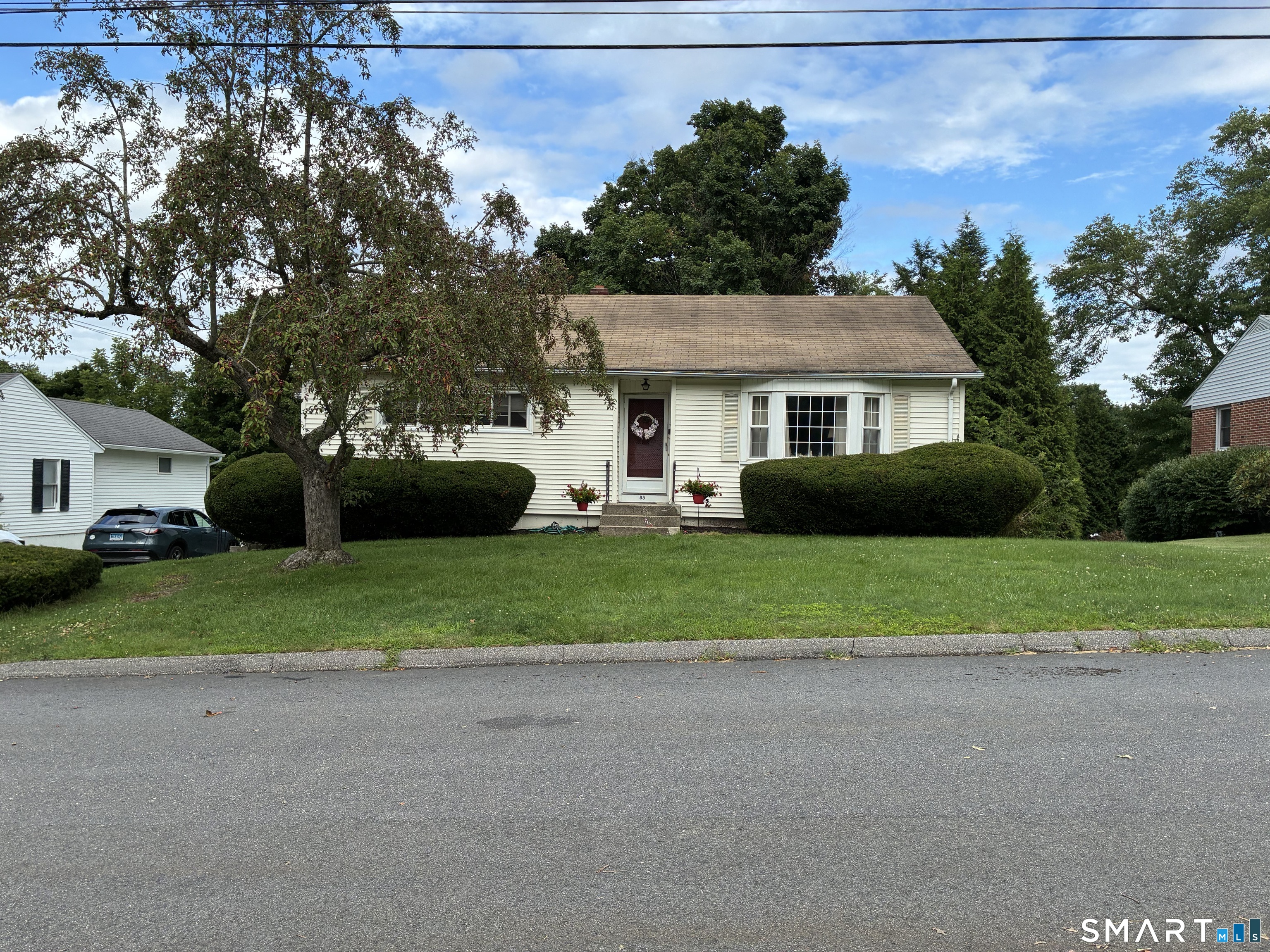 85 Thompson Drive Property Photo 1