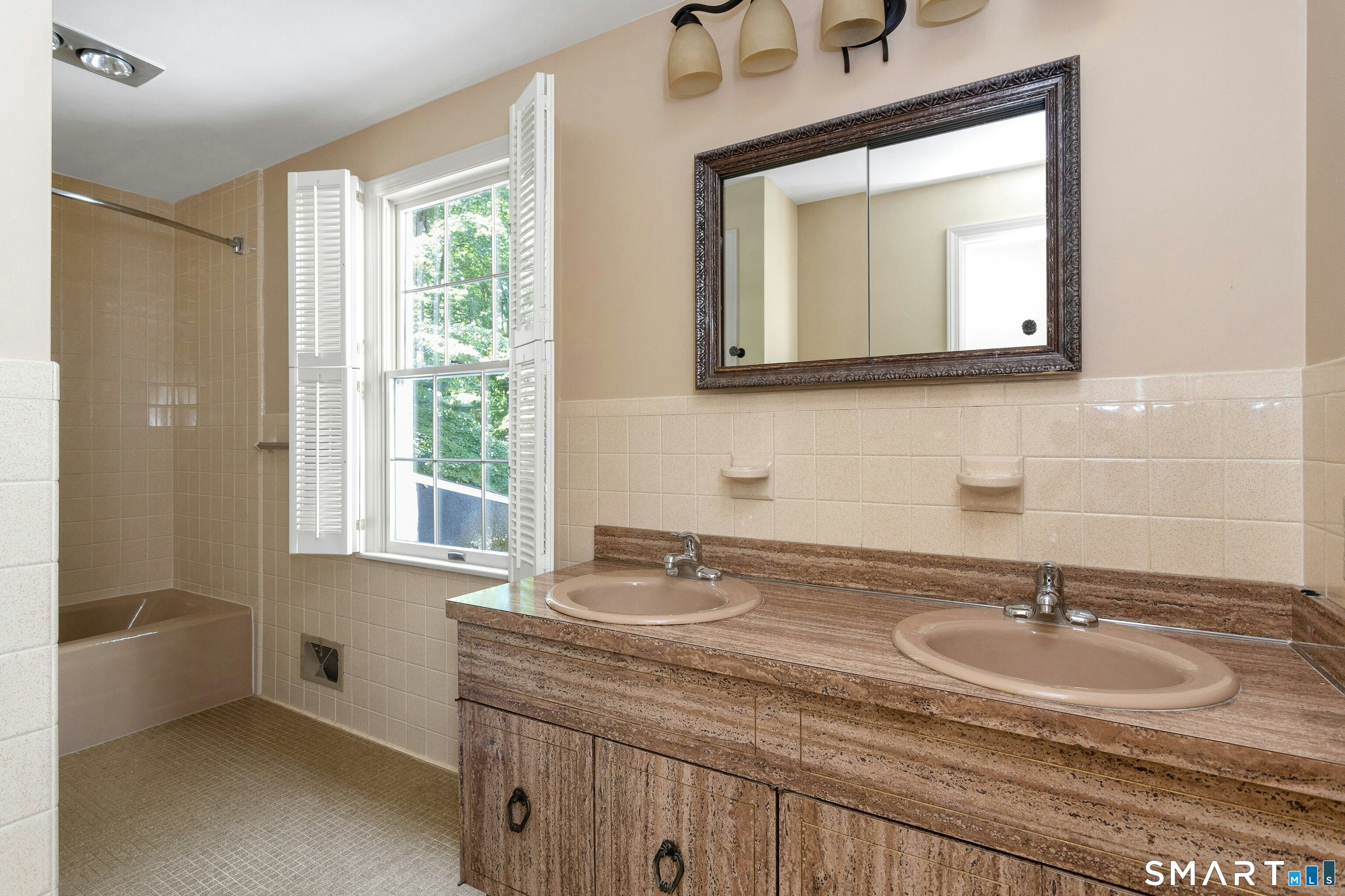 45 Common East Road Property Photo 25