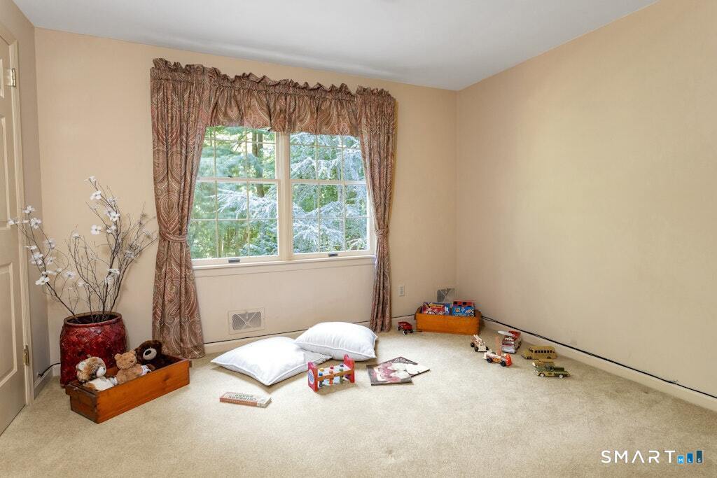 45 Common East Road Property Photo 26