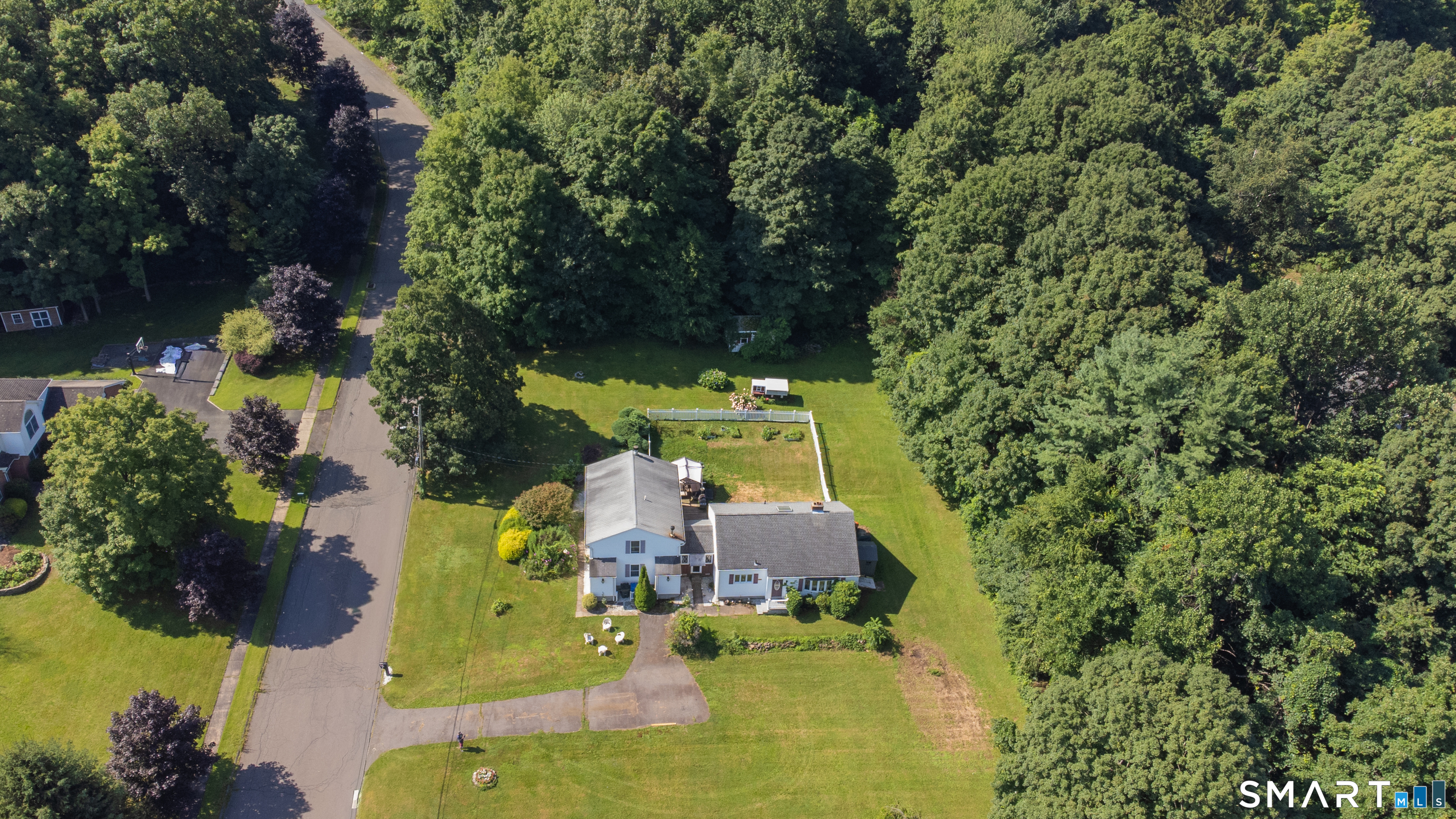 1511 Country Club Road Property Photo 3