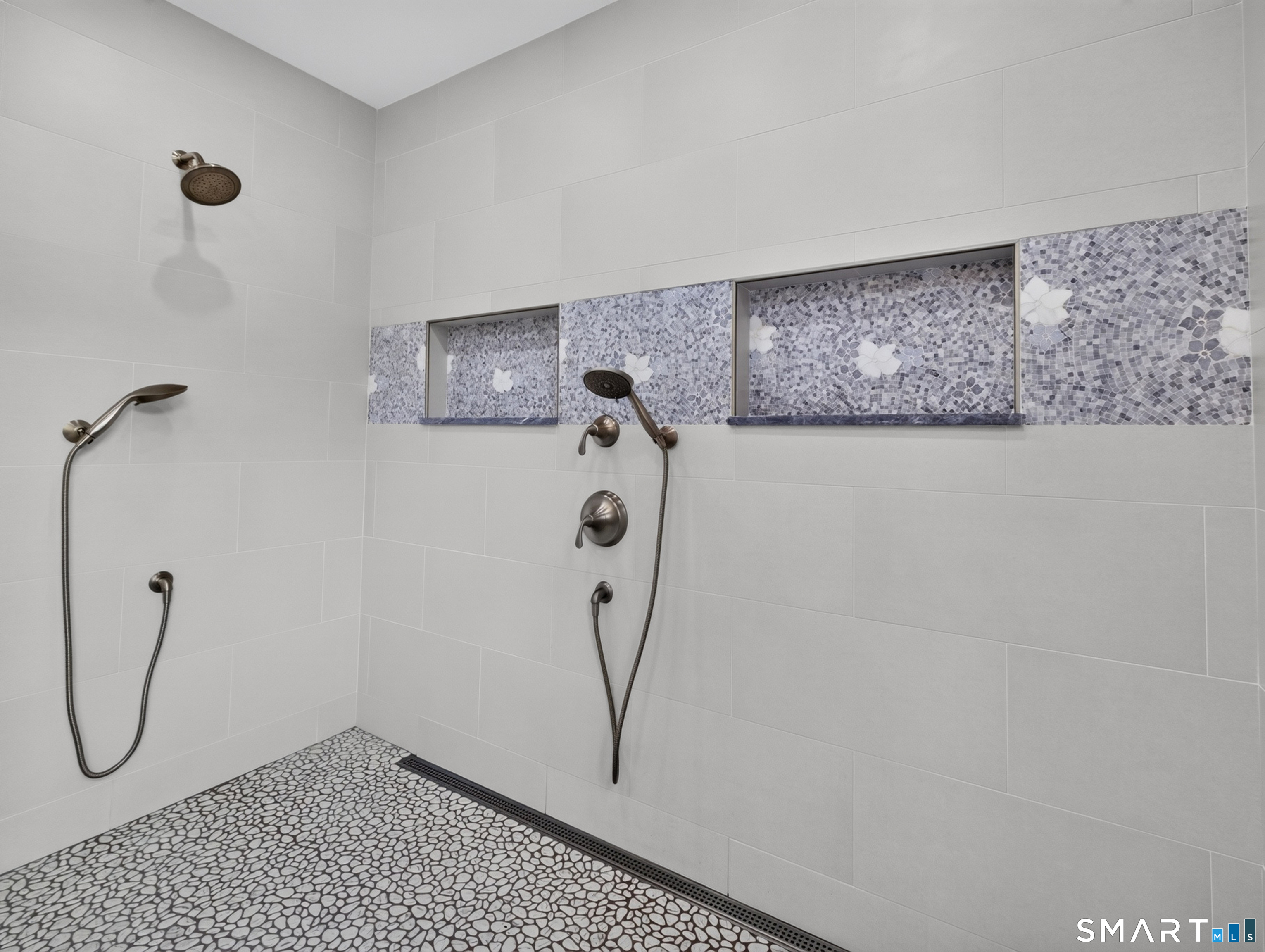 16 Cardinal Road Property Photo 9