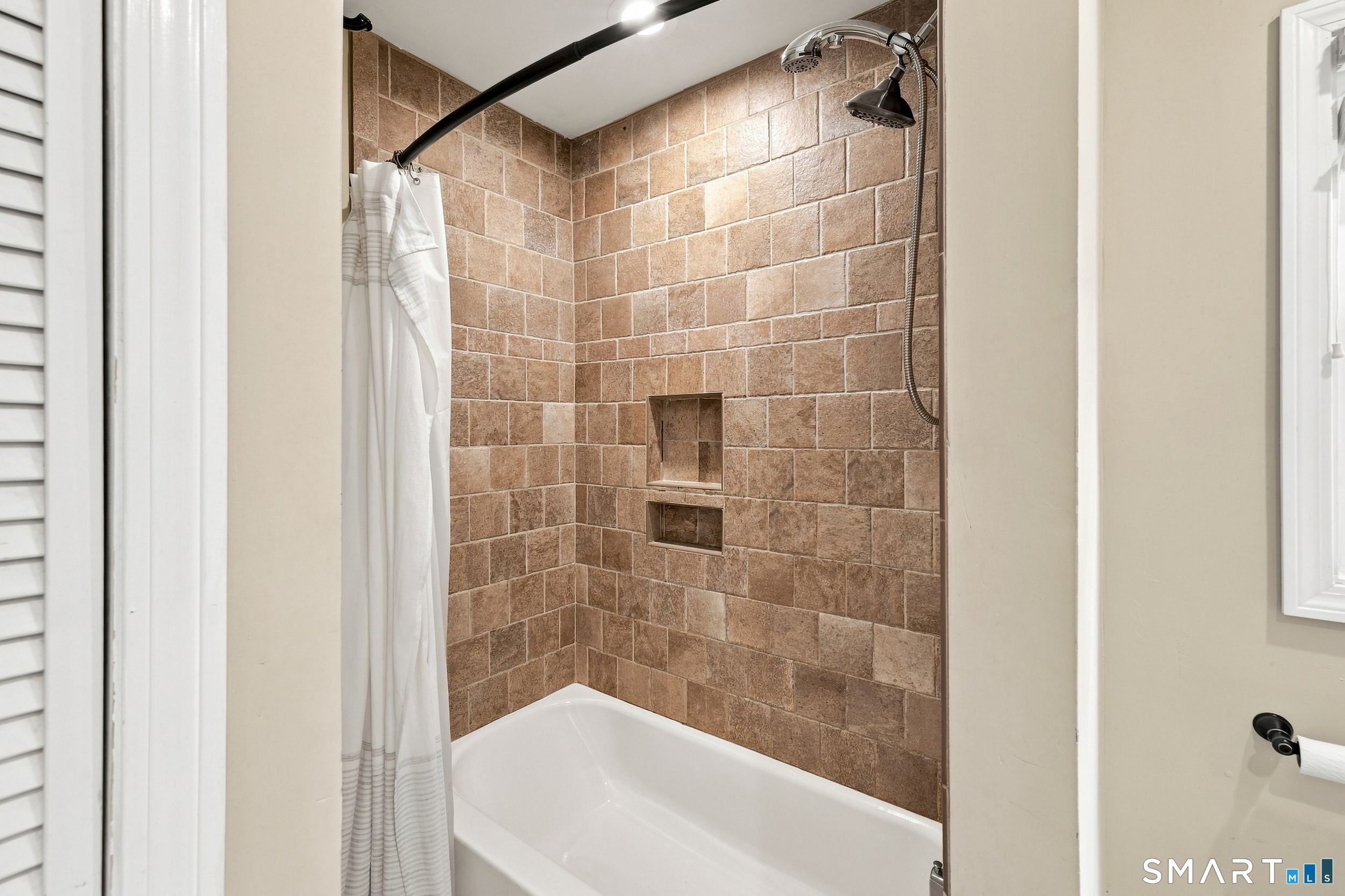 430 North Street Property Photo 23
