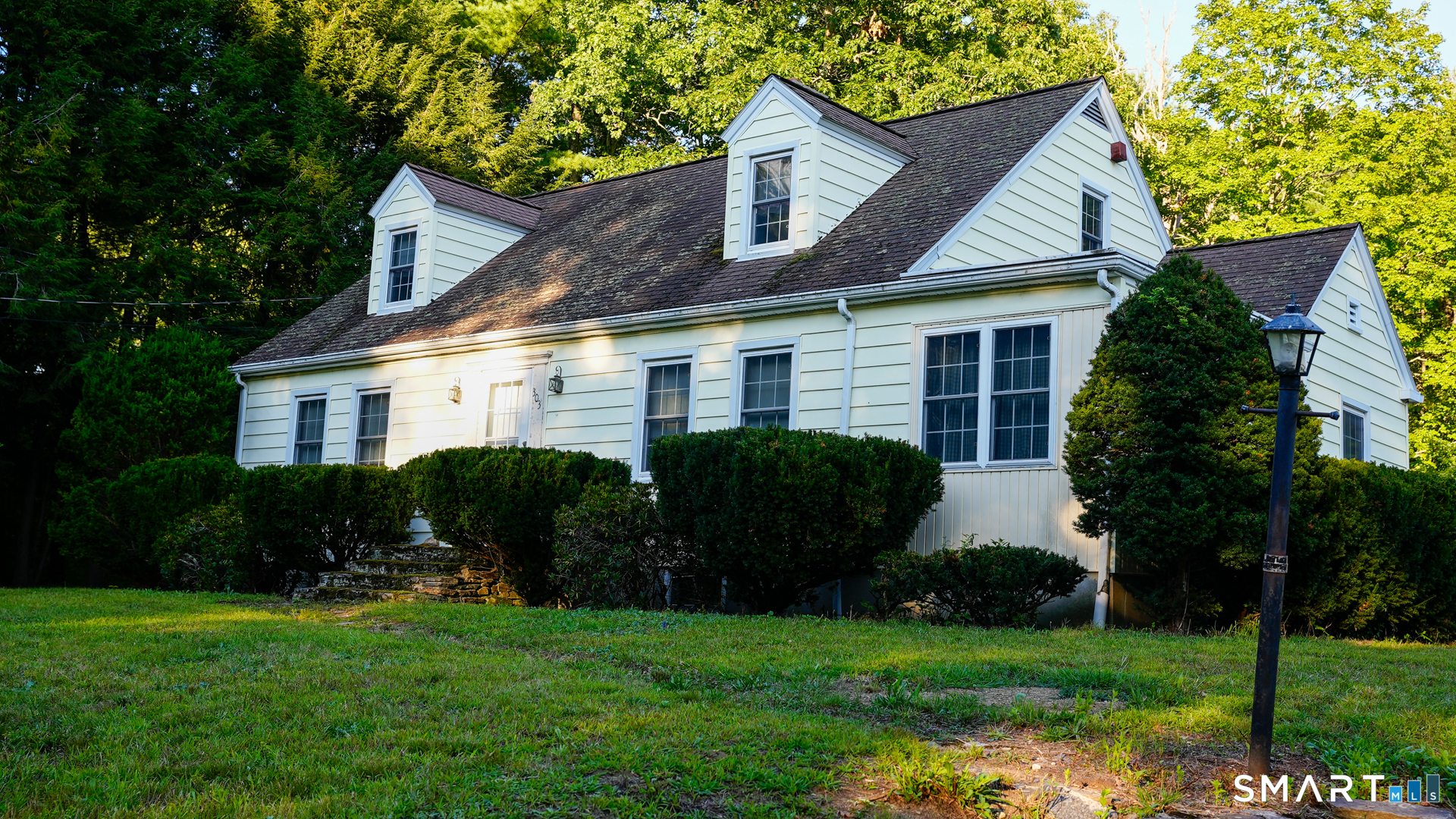 303 Riverside Drive Property Photo 4
