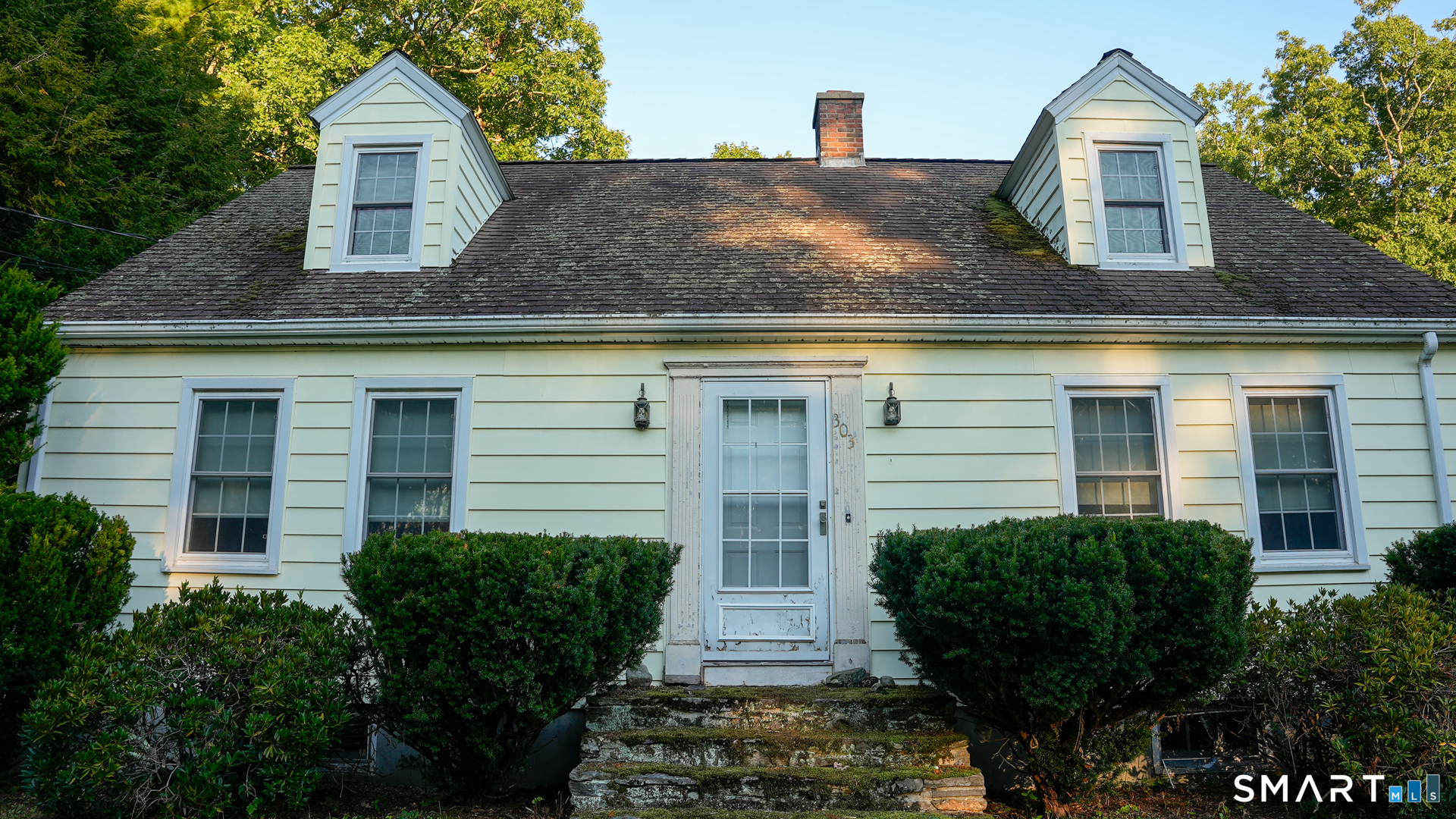 303 Riverside Drive Property Photo 5