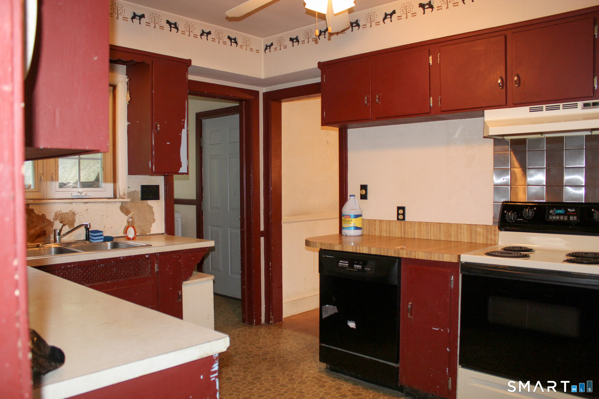 303 Riverside Drive Property Photo 12