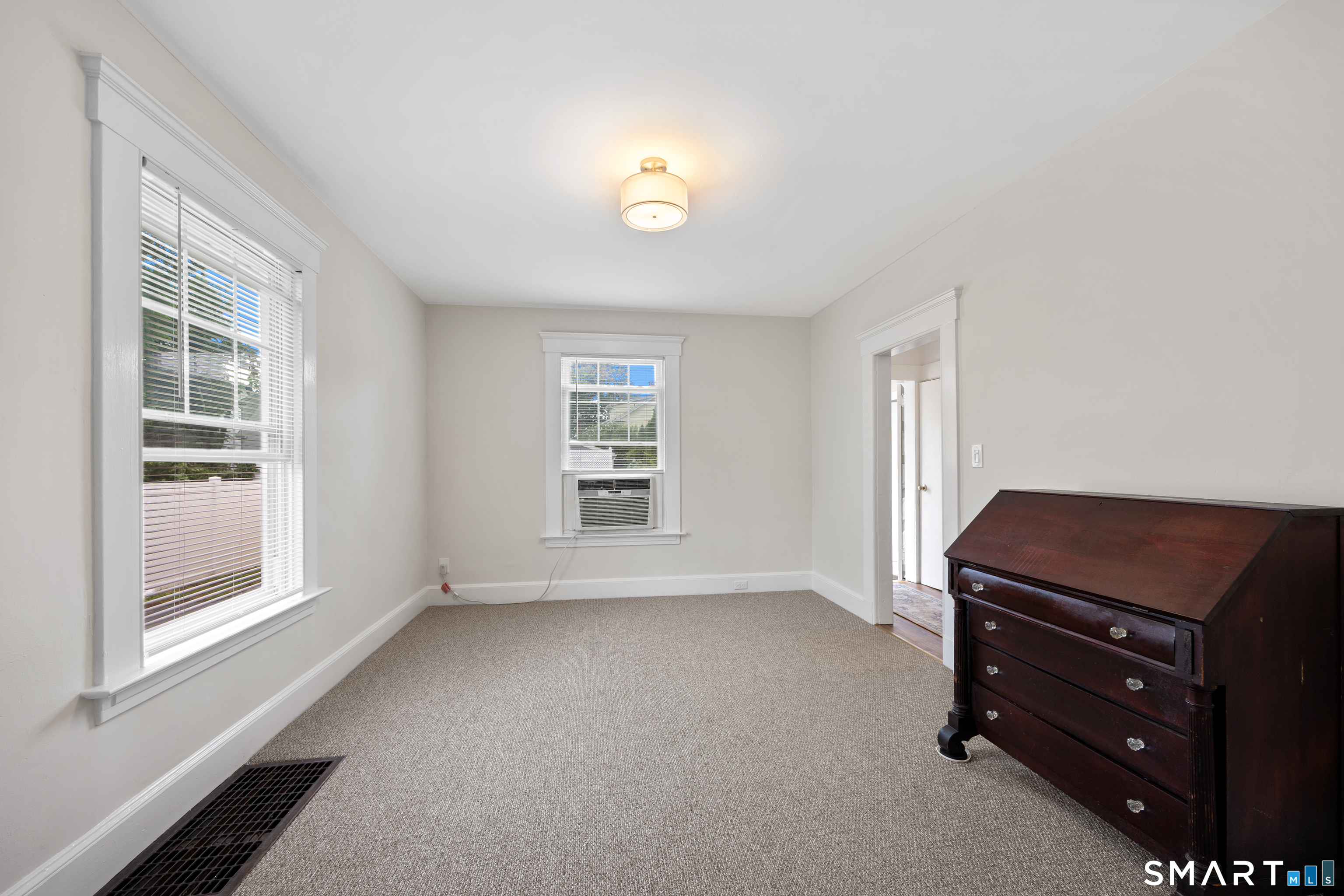 96 Hawthorne Avenue Property Photo 8