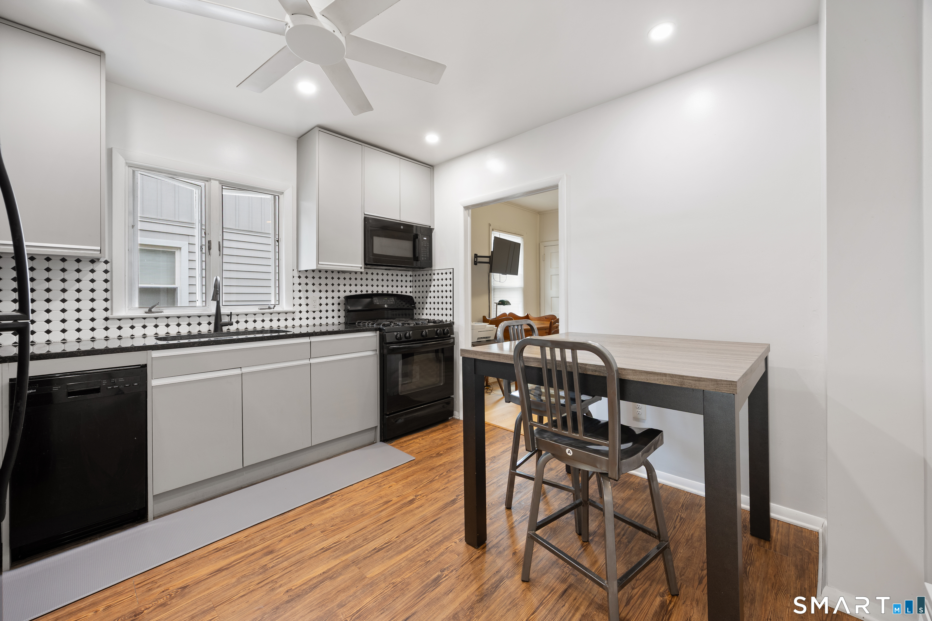 96 Hawthorne Avenue Property Photo 11
