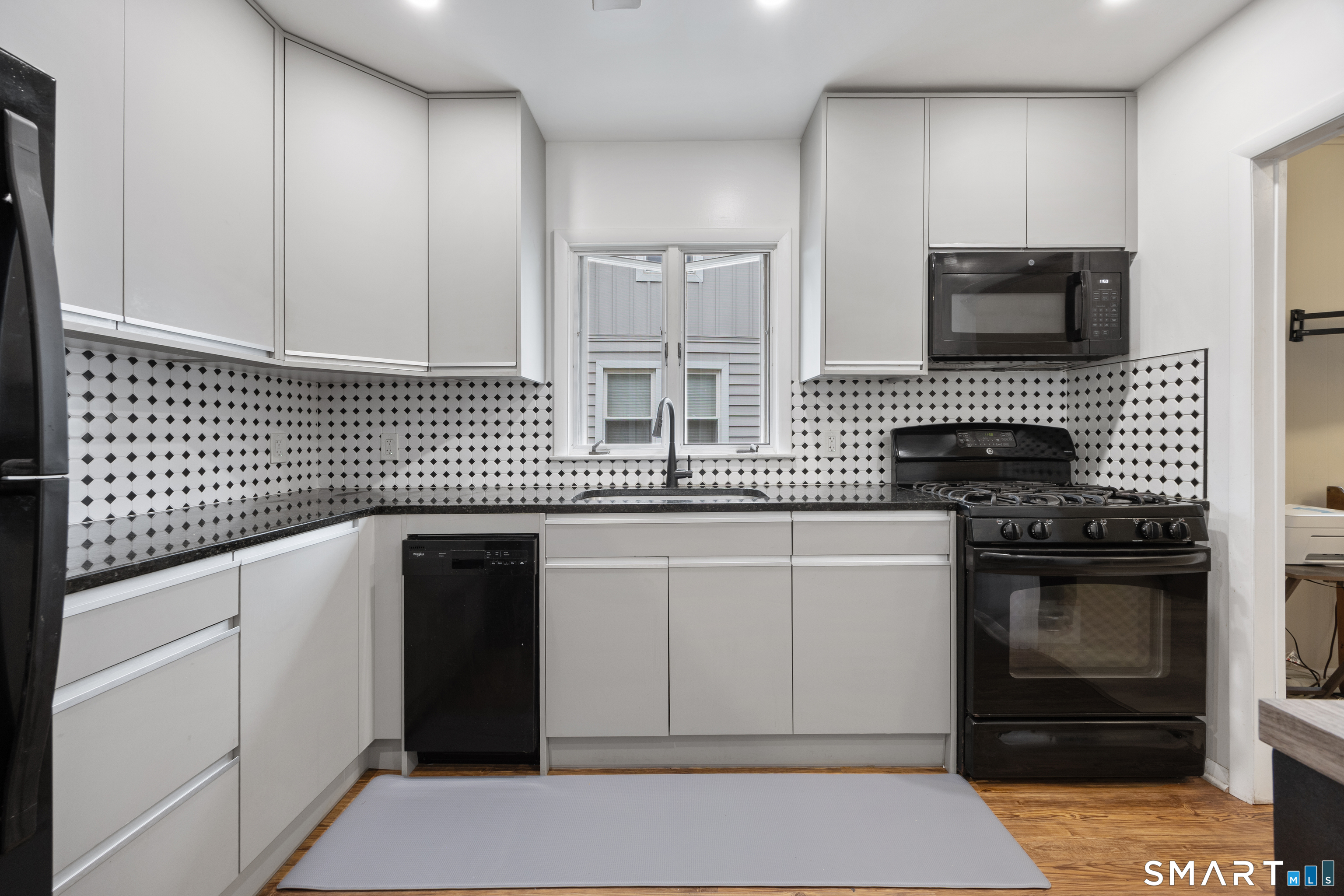 96 Hawthorne Avenue Property Photo 12