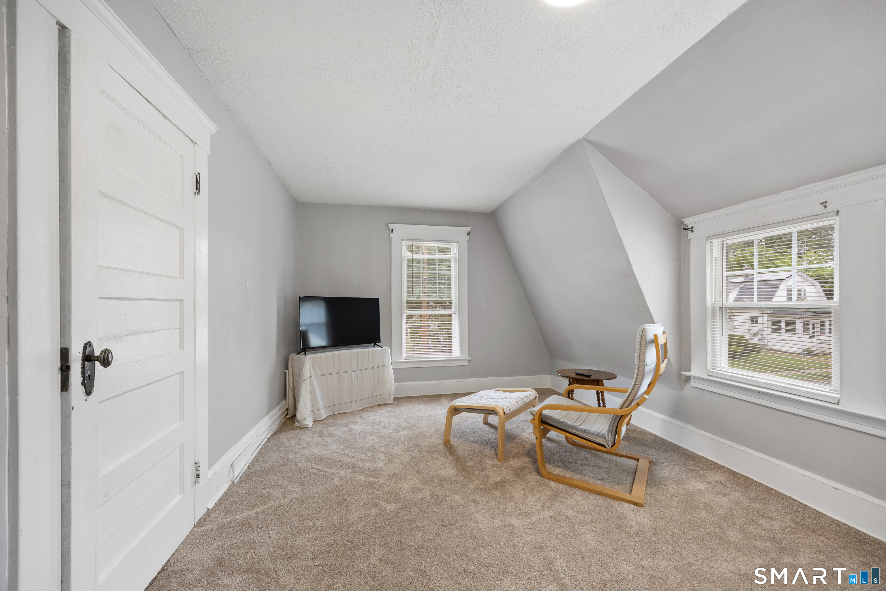 96 Hawthorne Avenue Property Photo 24