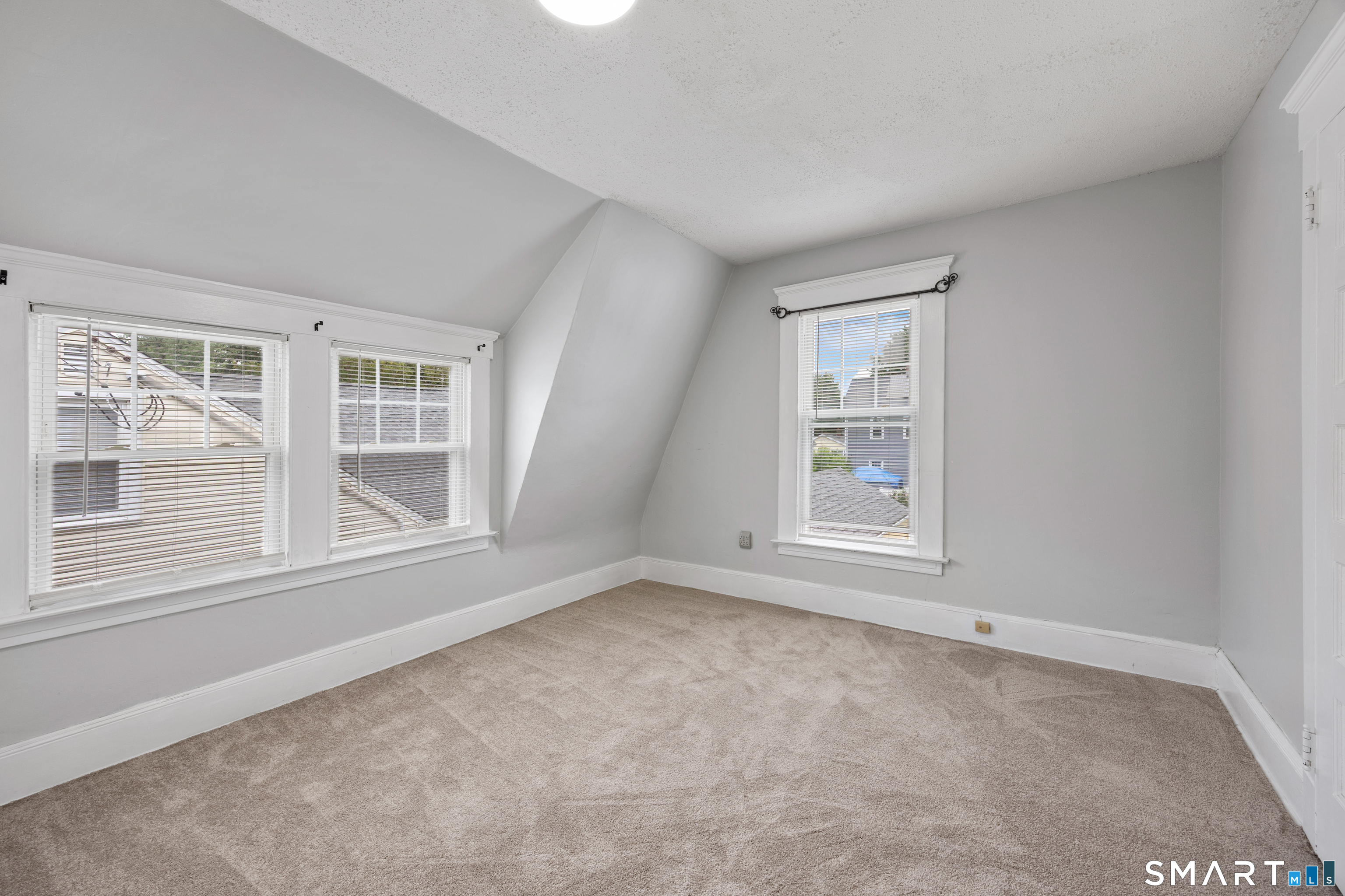 96 Hawthorne Avenue Property Photo 26