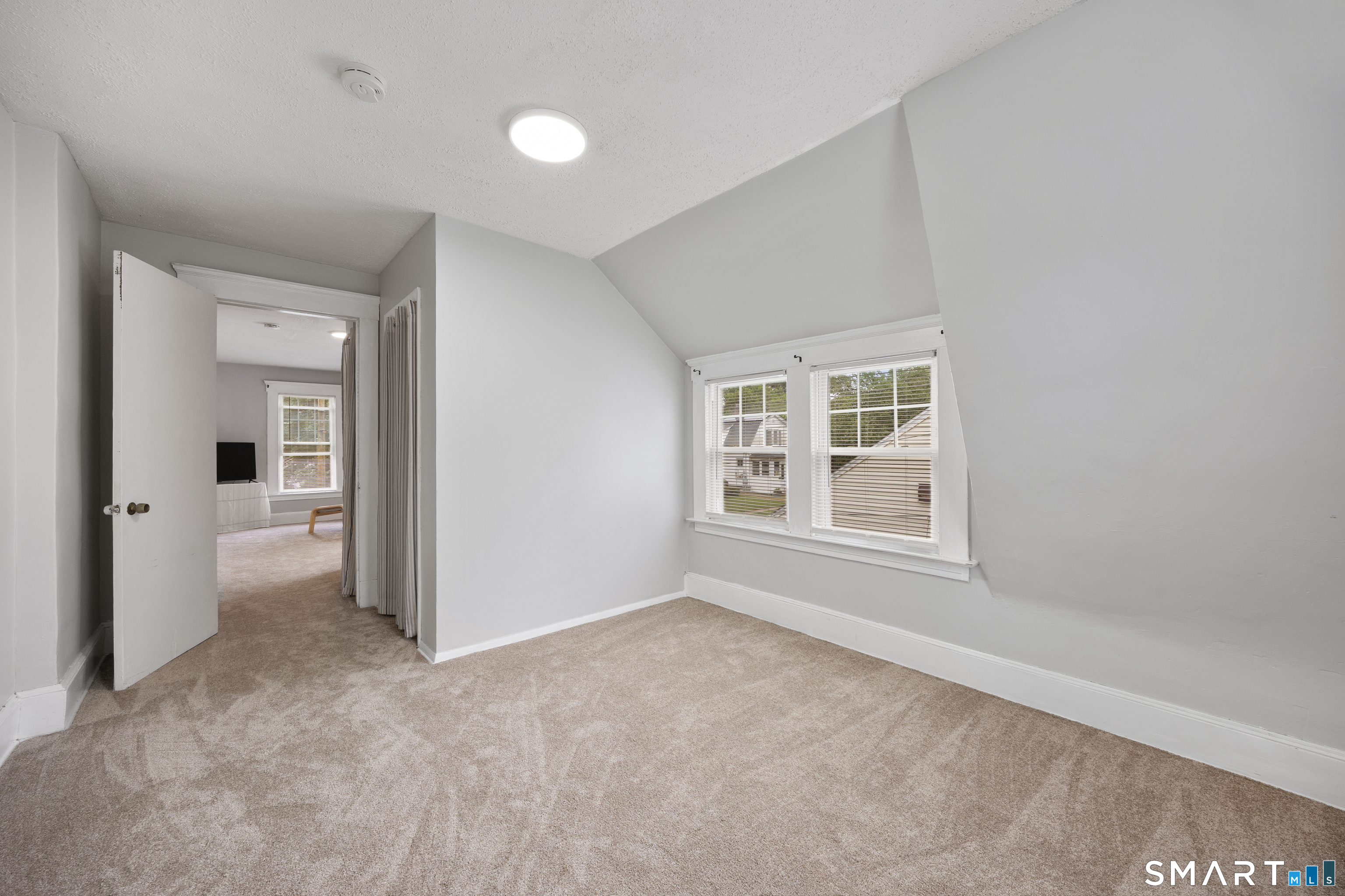 96 Hawthorne Avenue Property Photo 27
