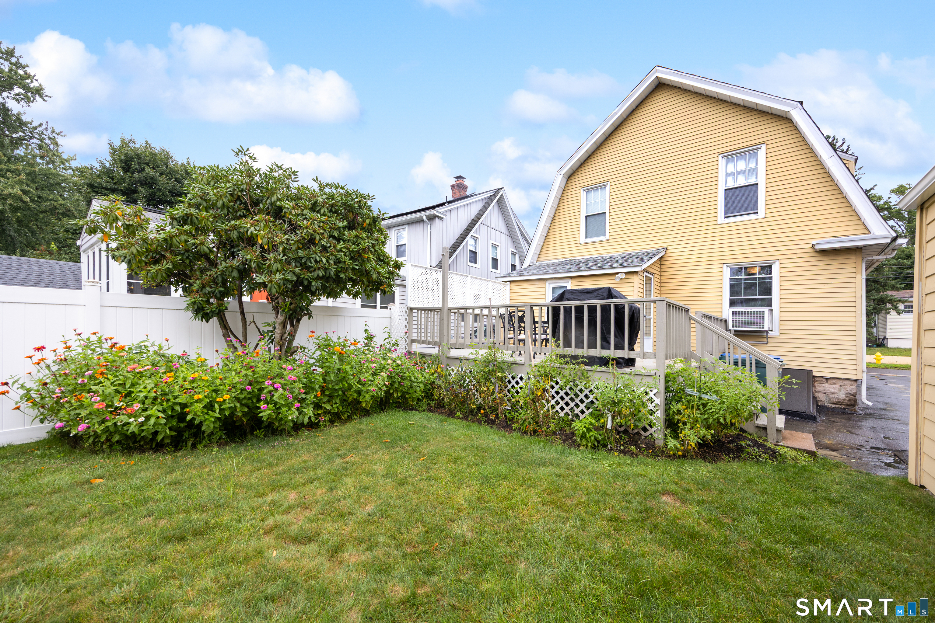 96 Hawthorne Avenue Property Photo 37