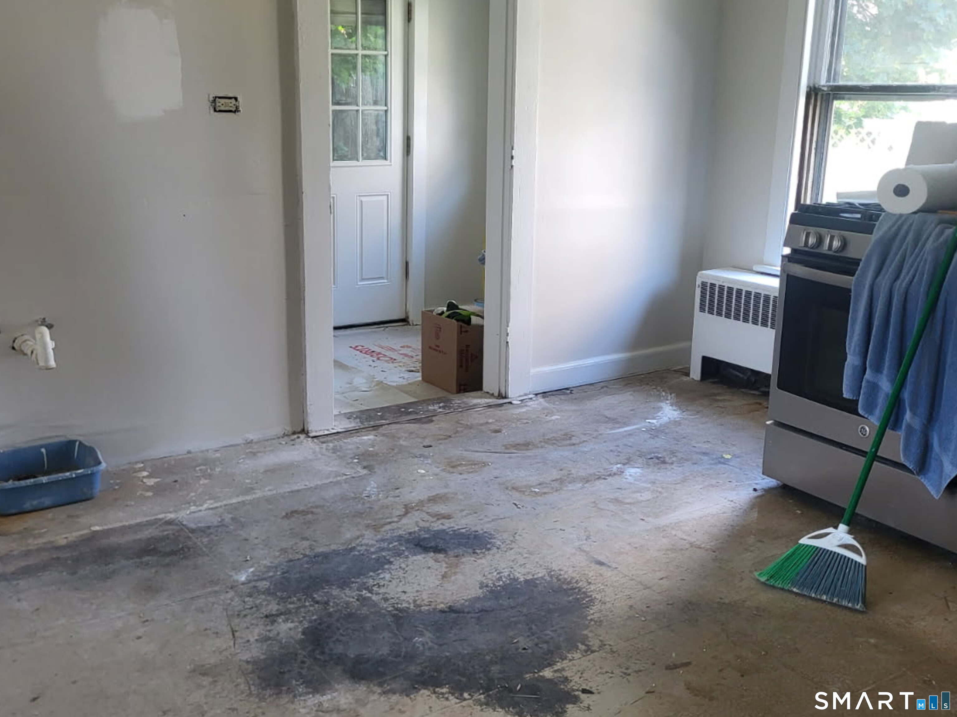 1048 Broadway East Property Photo 2