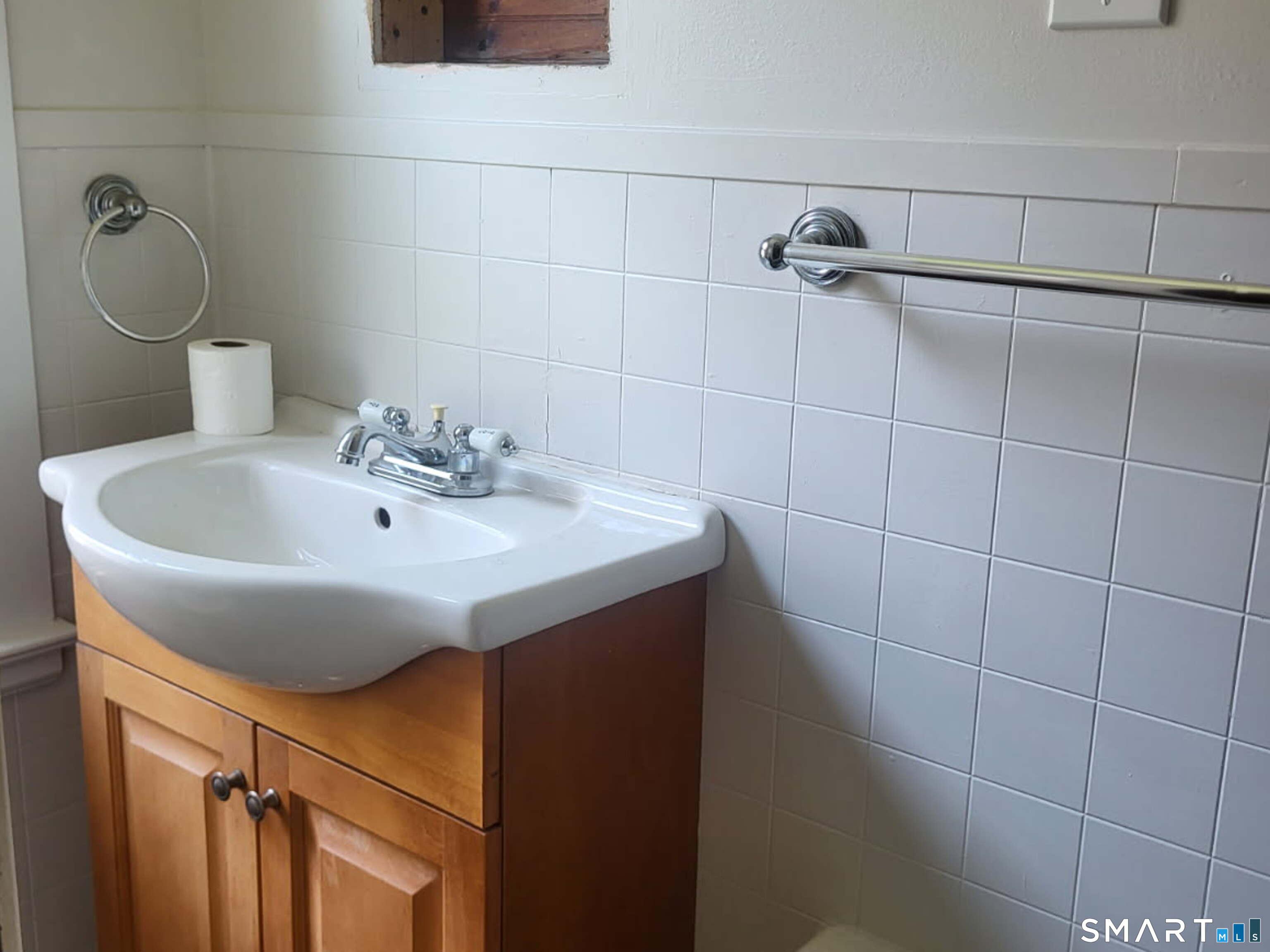 1048 Broadway East Property Photo 4