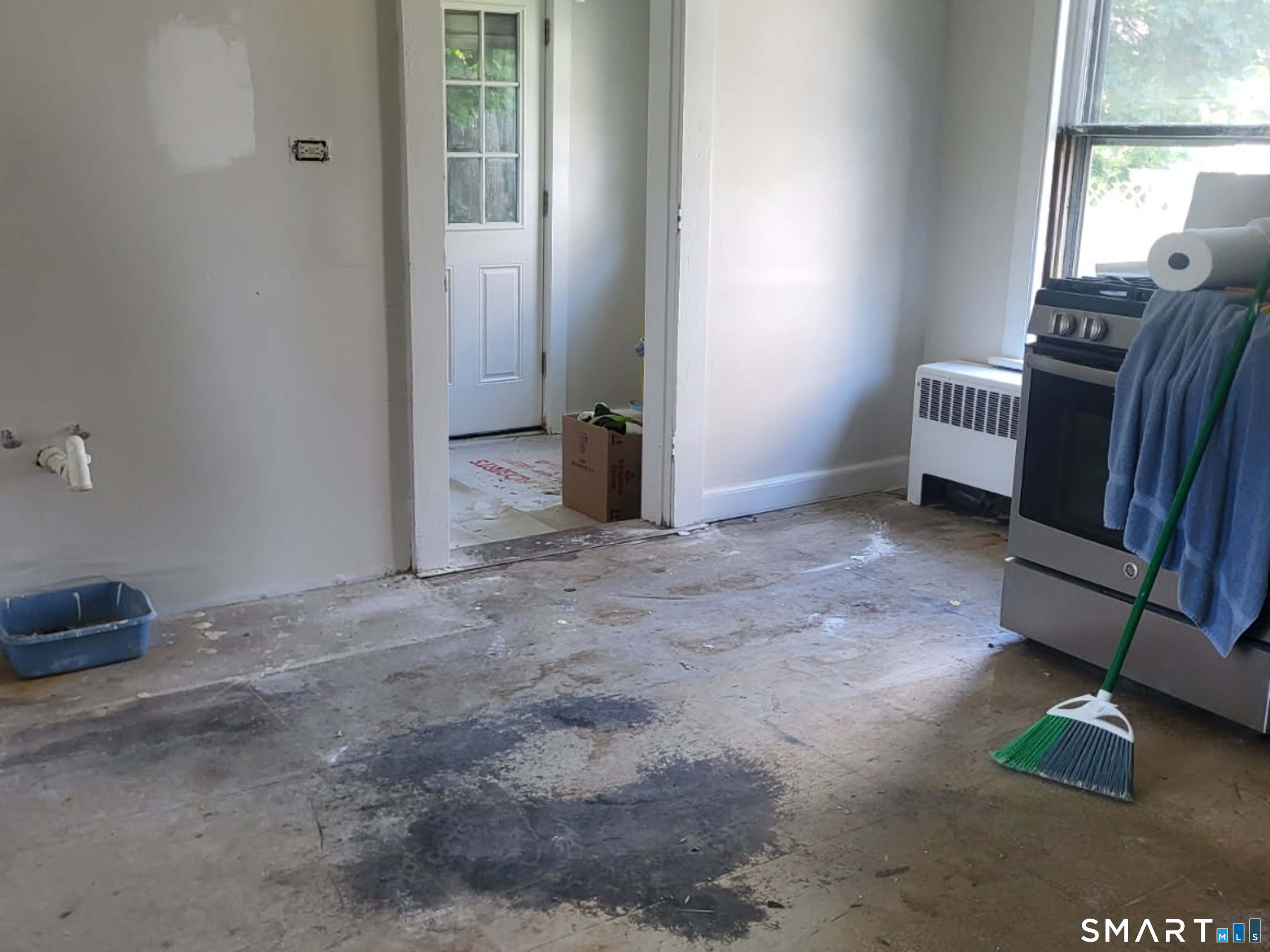 1048 Broadway East Property Photo 6