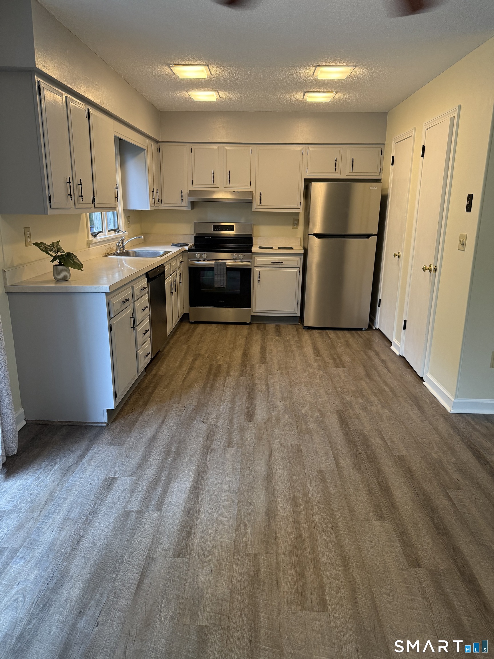 137 West Bridge Street Property Photo 1