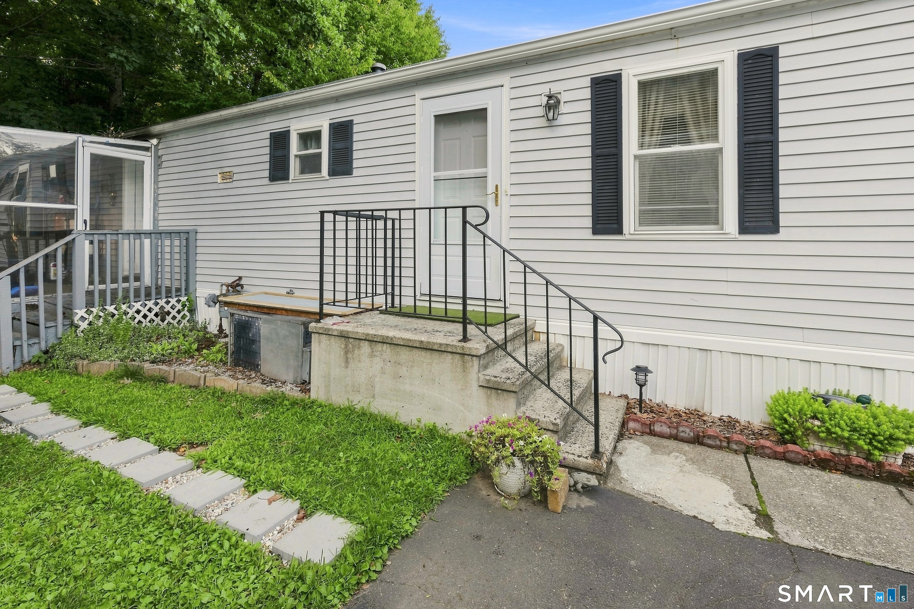 28 Woodland Park Property Photo 4